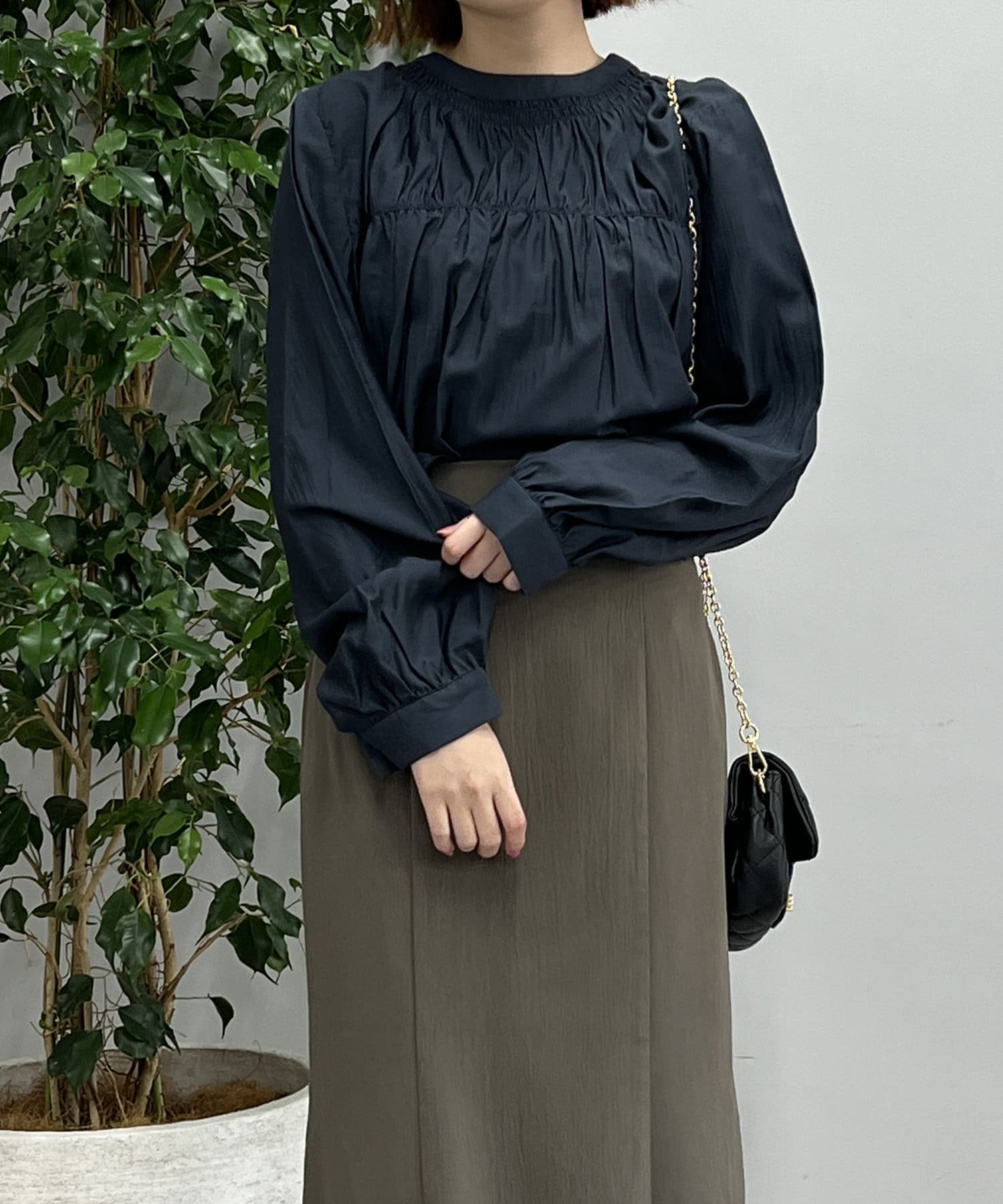 un dix cors(アンディコール) 【キャザーがポイント】前後2WAYギャザーデシンブラウス