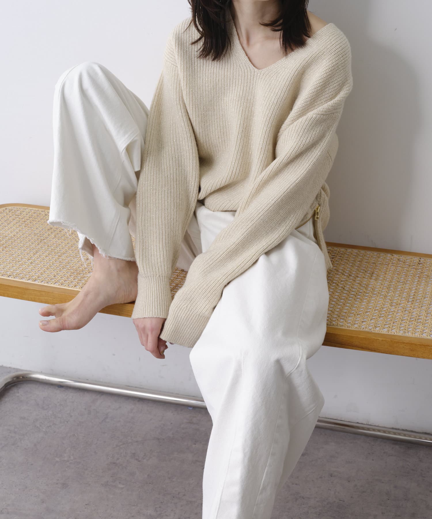 海外限定 GALLALDAGALANTE Vネックブラウス