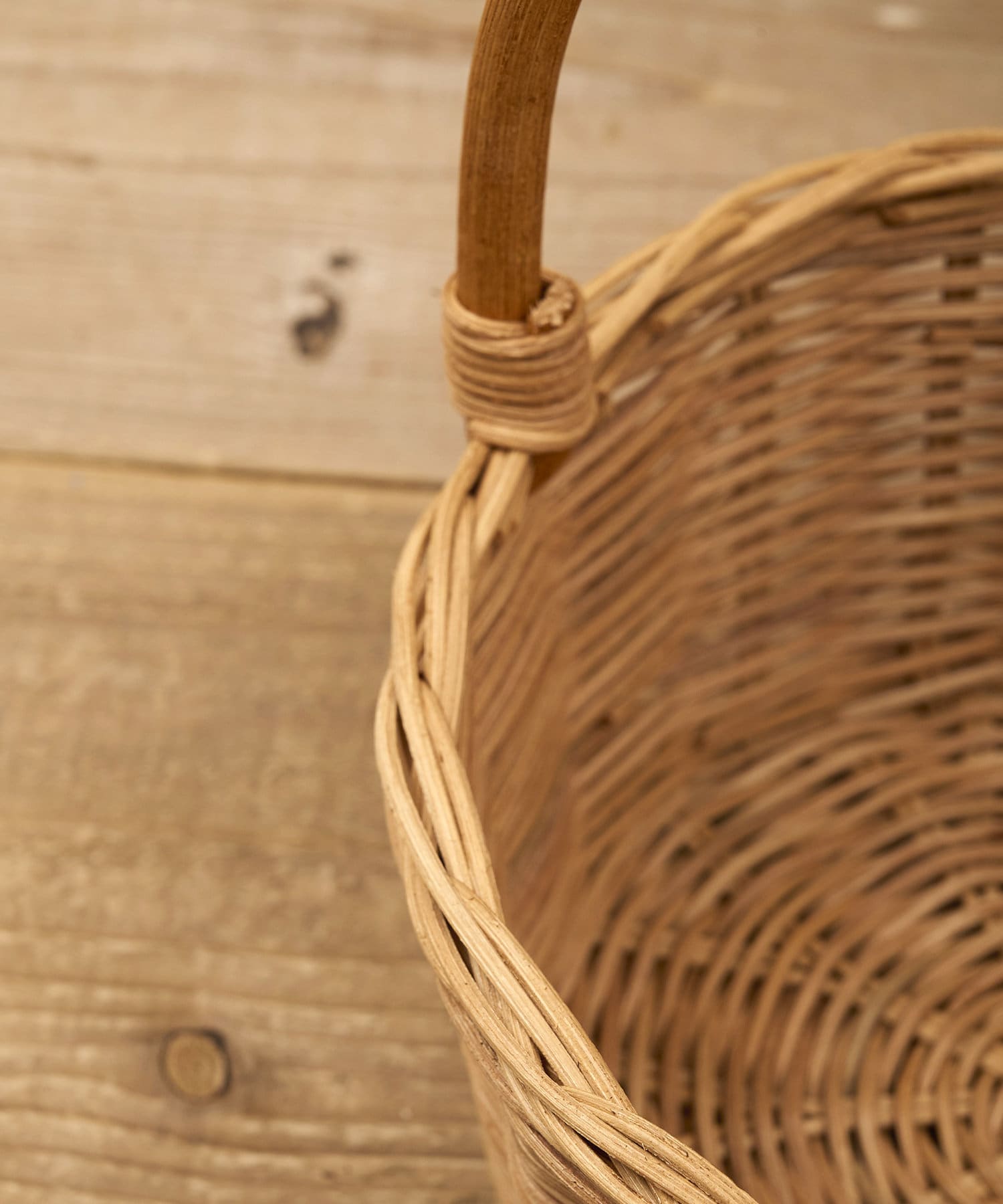 salut!(サリュ) ラタン取っ手ラウンドバスケット