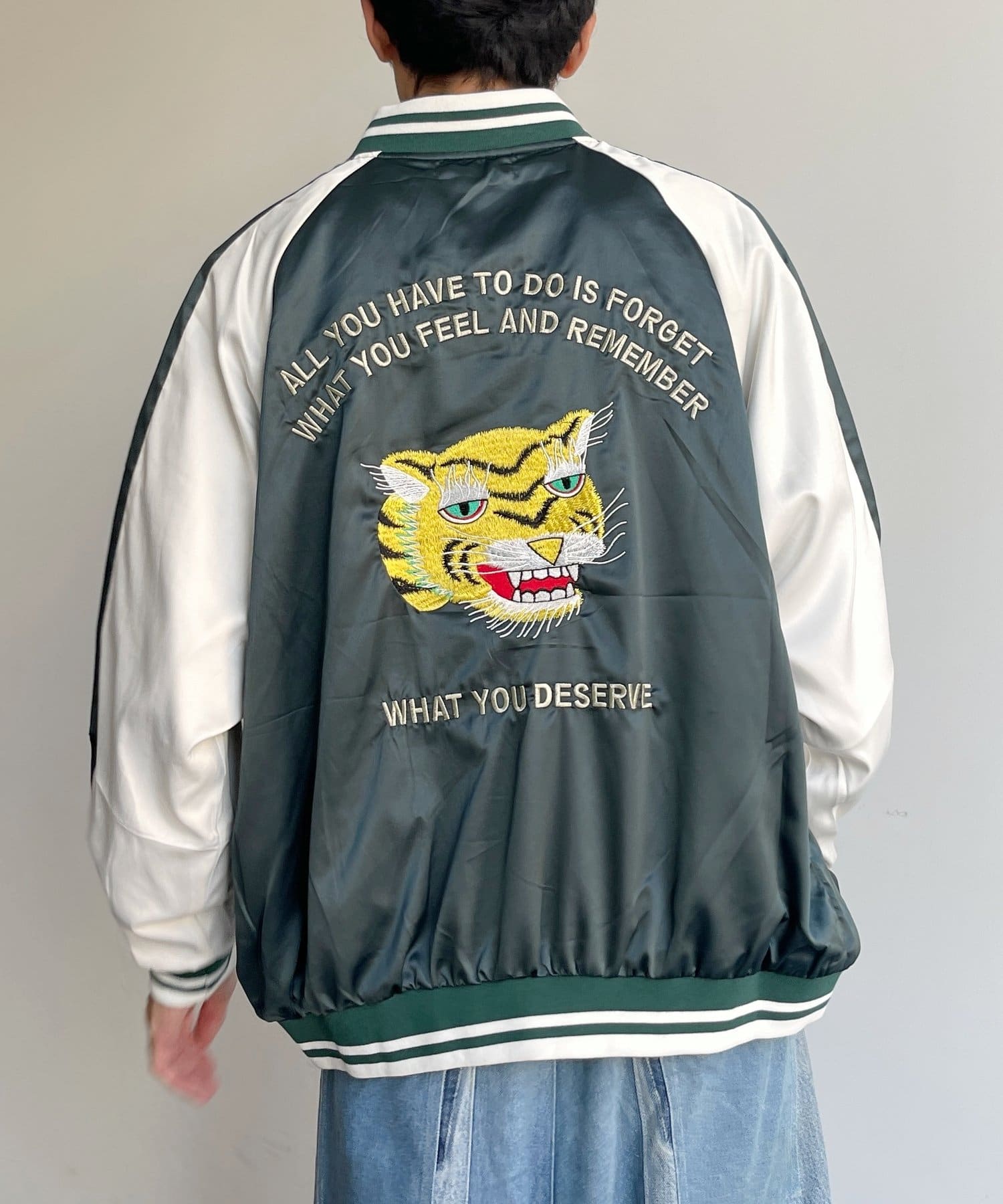 CPCM(シーピーシーエム) バック刺繍サテンスカジャン