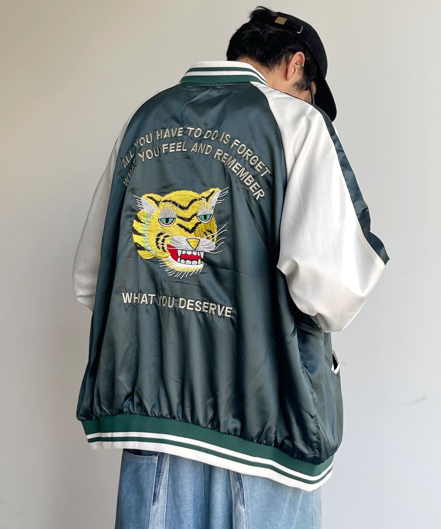 CPCM(シーピーシーエム) バック刺繍サテンスカジャン