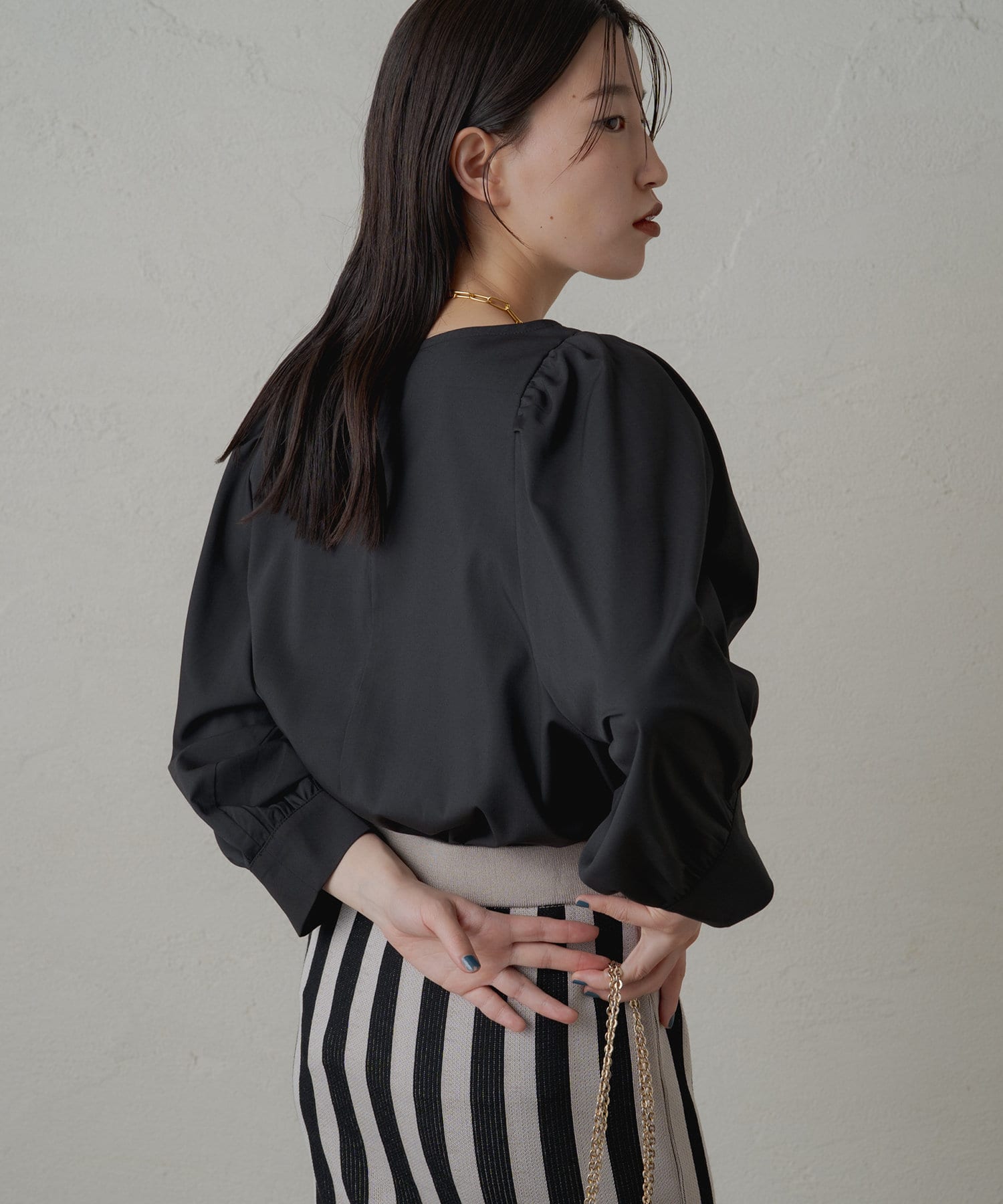 秋冬新作 新品 Loungedress オフホワイト パフロングスリーブブラウス 秋冬新作 新品 Loungedress オフホワイト パフロングスリーブブラウス