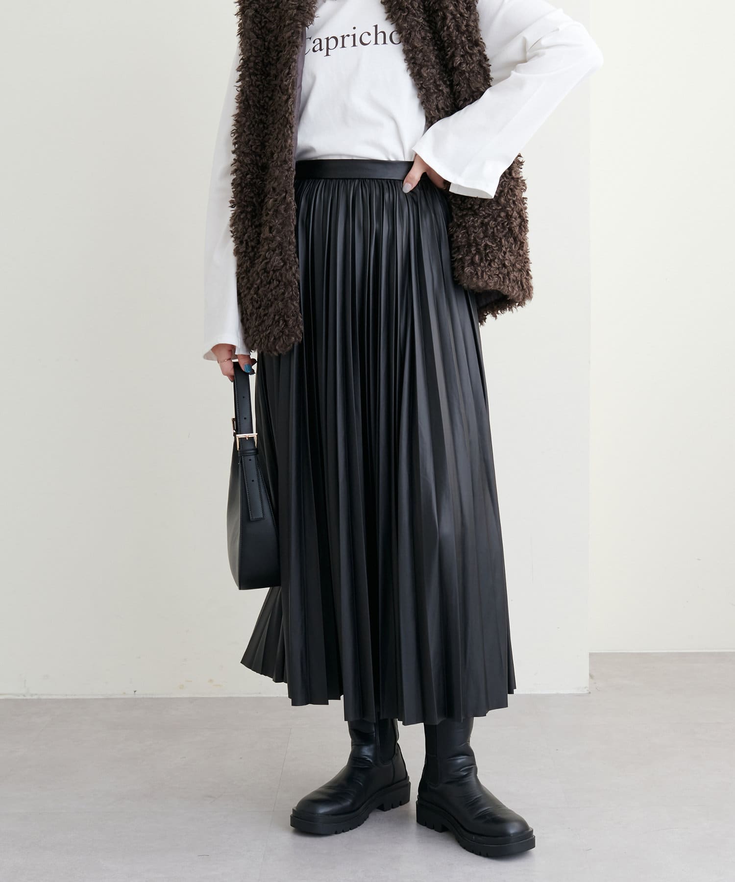 natural couture(ナチュラルクチュール) 薄手合皮プリーツスカート