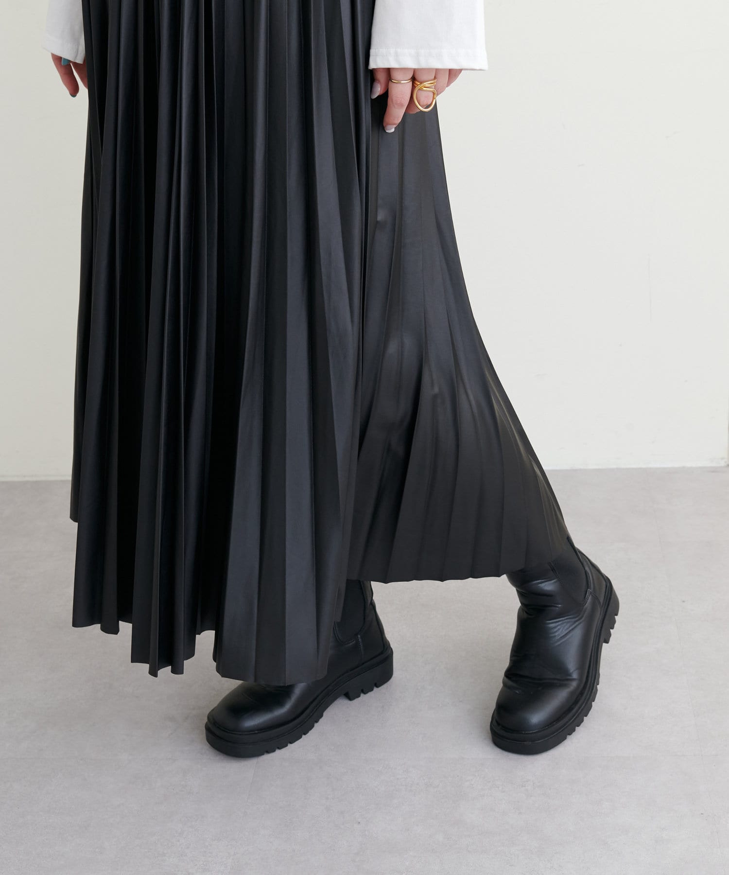 natural couture(ナチュラルクチュール) 薄手合皮プリーツスカート
