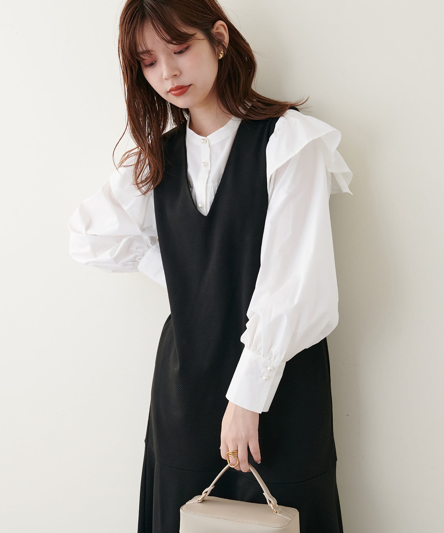 natural couture(ナチュラルクチュール) ヨークフリル細ヒモリボンブラウス