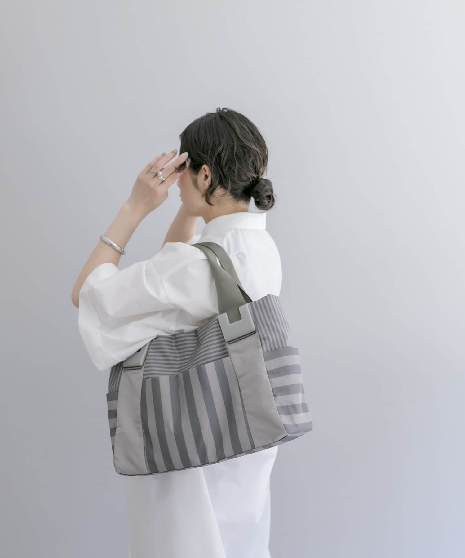 ear PAPILLONNER(イア パピヨネ) 《撥水》樹脂パーツトートバッグショルダー付き　Mサイズ
