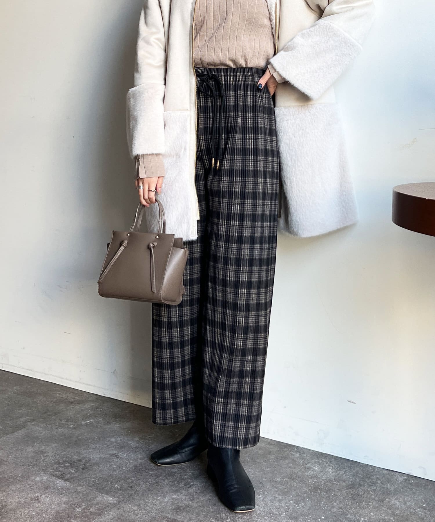 Chez toi(シェトワ) 起毛柄プリーツパンツ