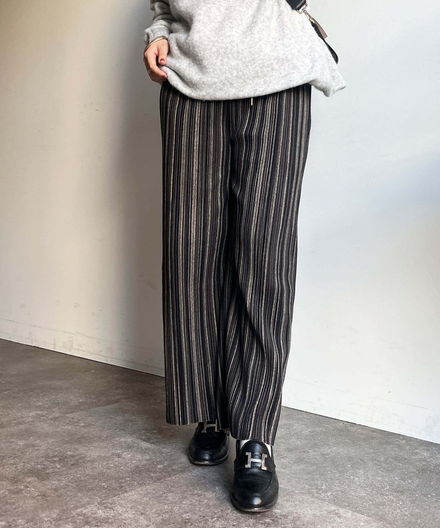 Chez toi(シェトワ) 起毛柄プリーツパンツ