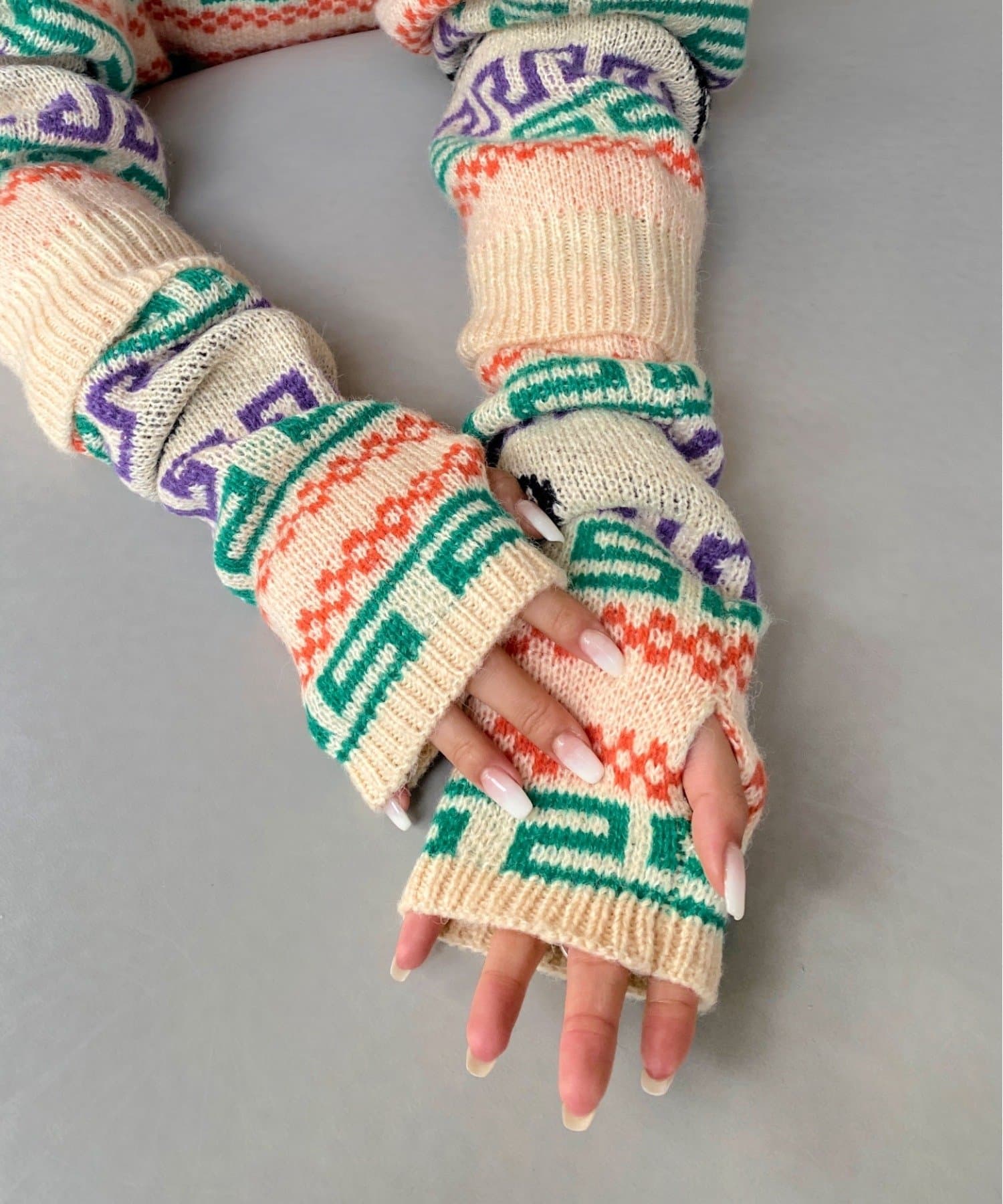 WHO’S WHO gallery(フーズフーギャラリー) 【SLOPPY/スロッピー】Sロゴジャカードアームウォーマー