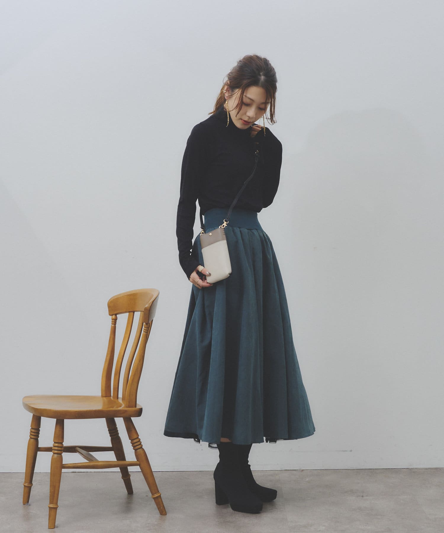 Chez toi(シェトワ) バイカラースマホショルダー