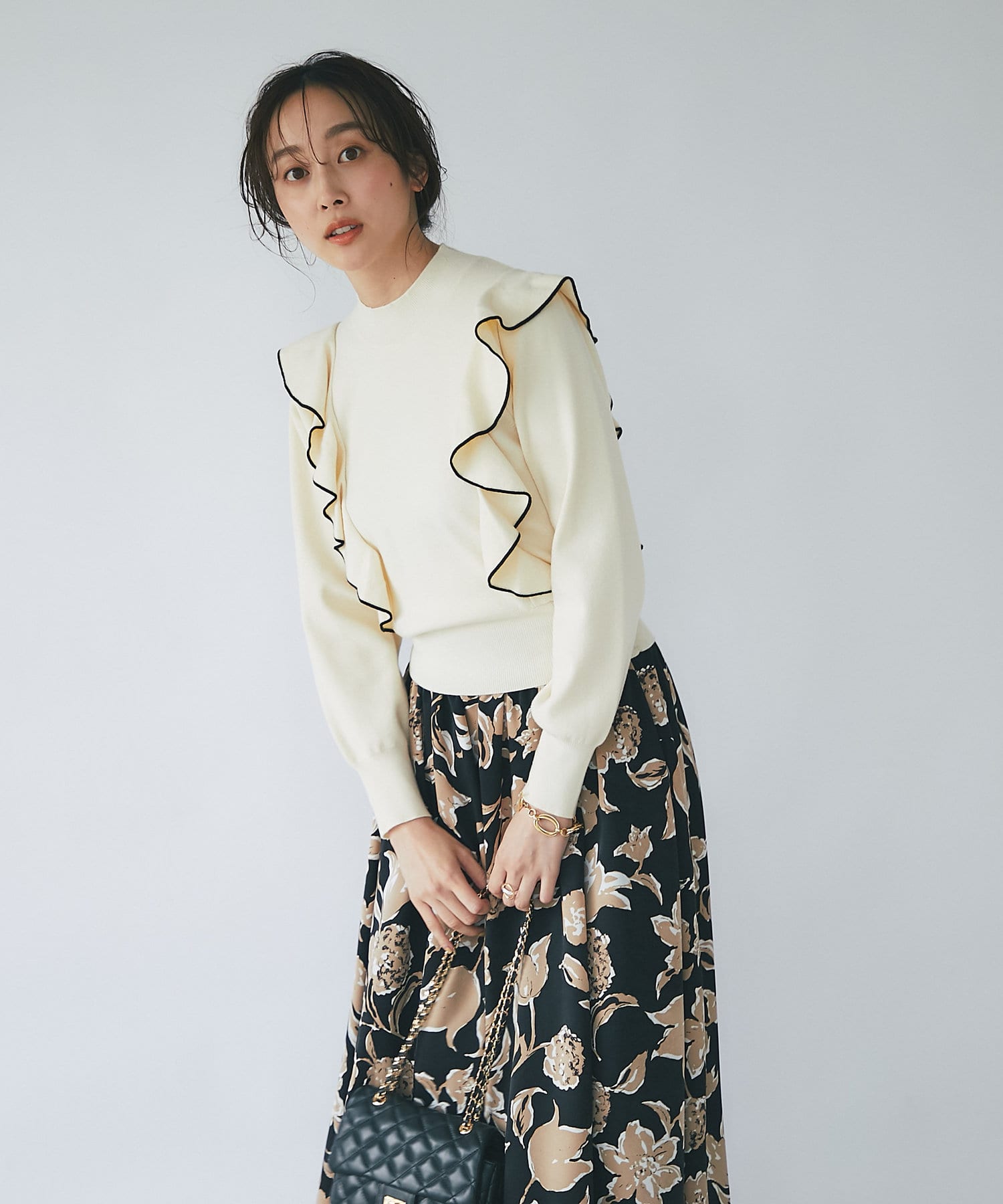 大胆なデザインが魅力】アンゴラタッチラッフルニット | La