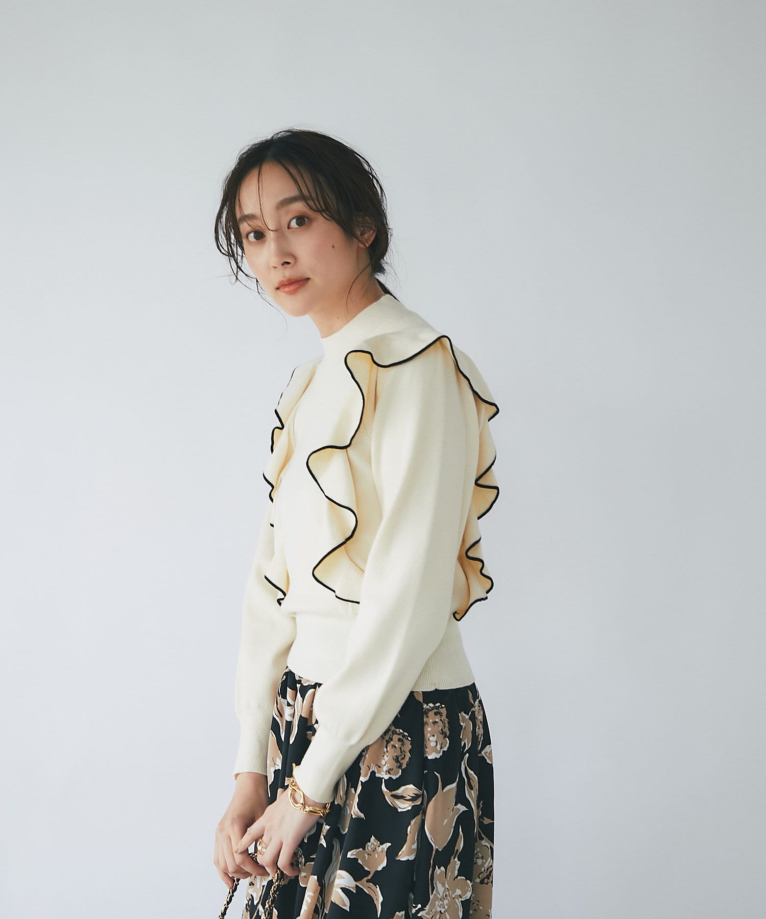 大胆なデザインが魅力】アンゴラタッチラッフルニット | La