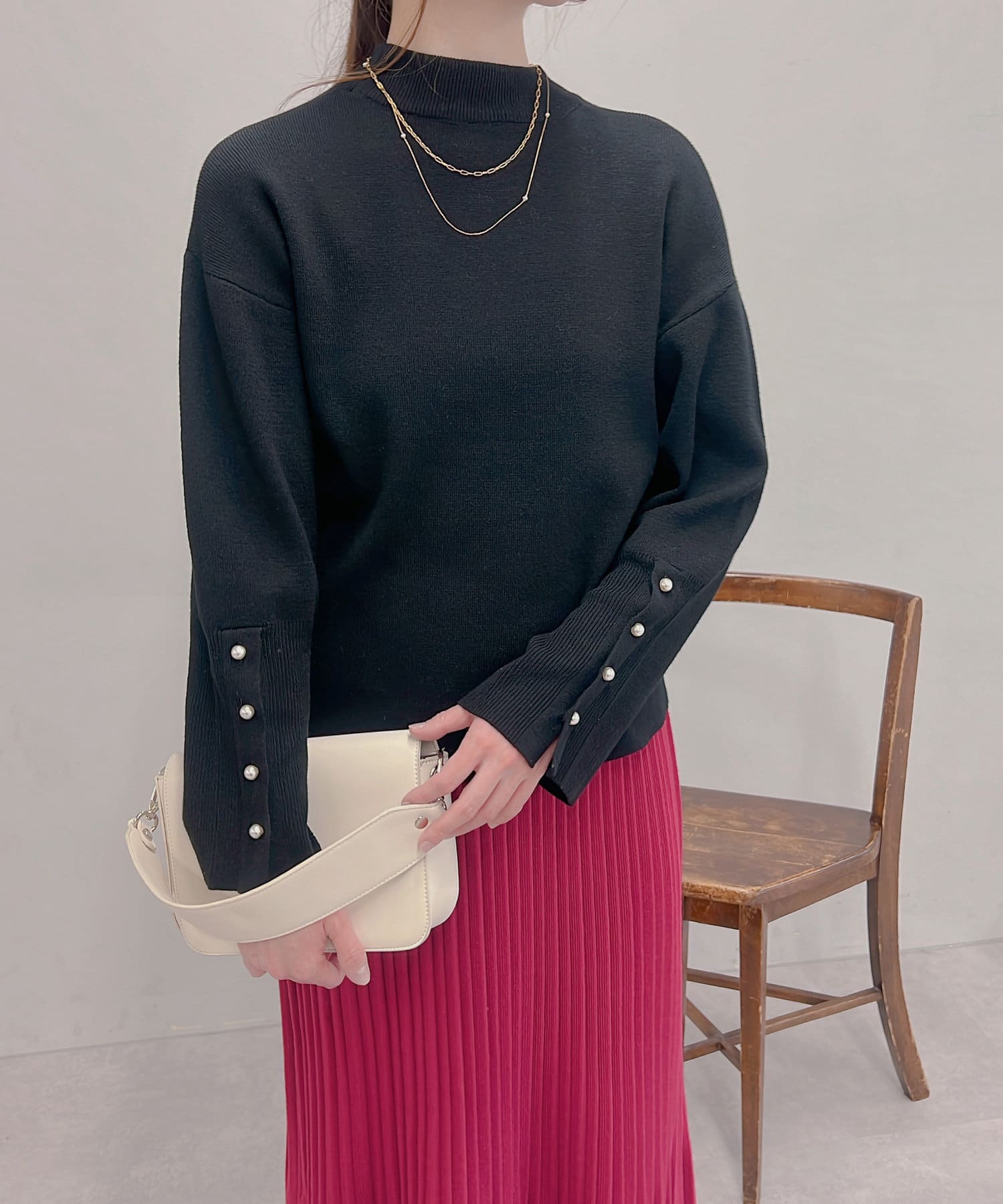 un dix cors(アンディコール) 【ベーシックに着回せる】袖スリットパール釦ニット