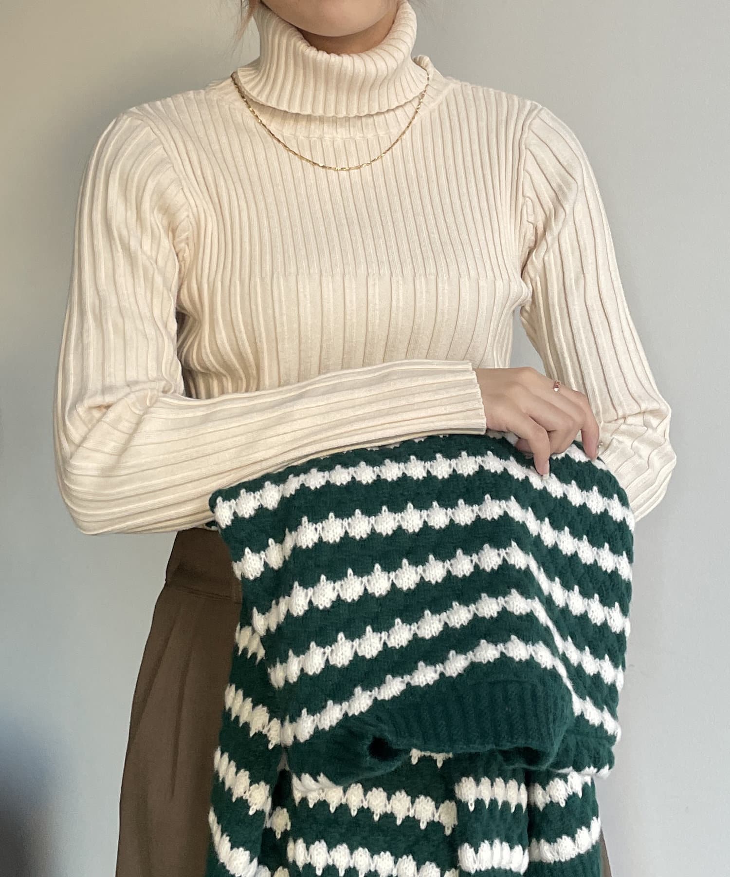 23日で取り下げ♡新品タグ付き♡ラスト一点♡後ろリボンタートルニット バックリボンタートルニットトップス [C4202] - レディース
