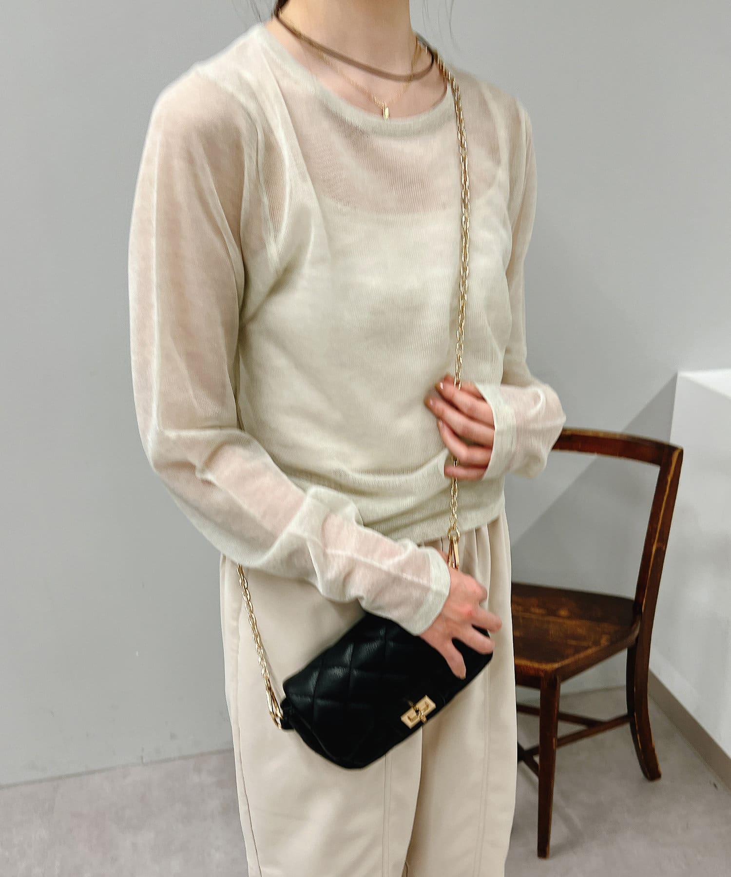 un dix cors(アンディコール) 【大人の肌見せ】シンプルシアーニットプルオーバー