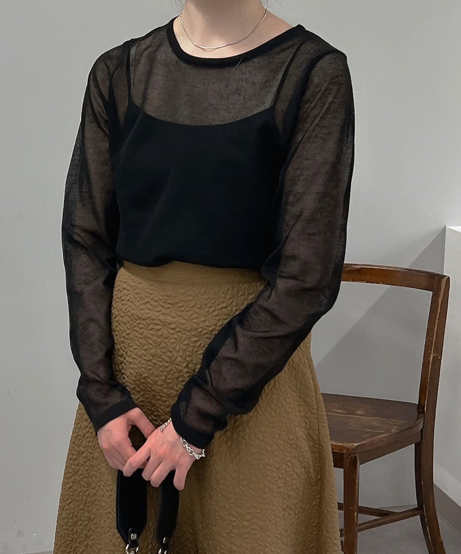 un dix cors(アンディコール) 【大人の肌見せ】シンプルシアーニットプルオーバー