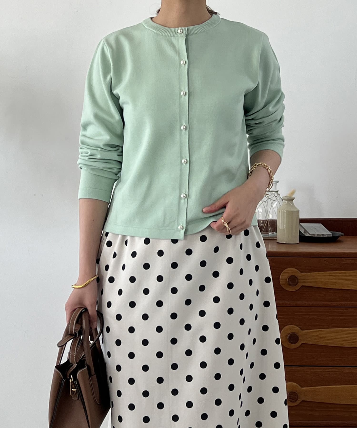 un dix cors(アンディコール) パール釦シンプルニットカーデ