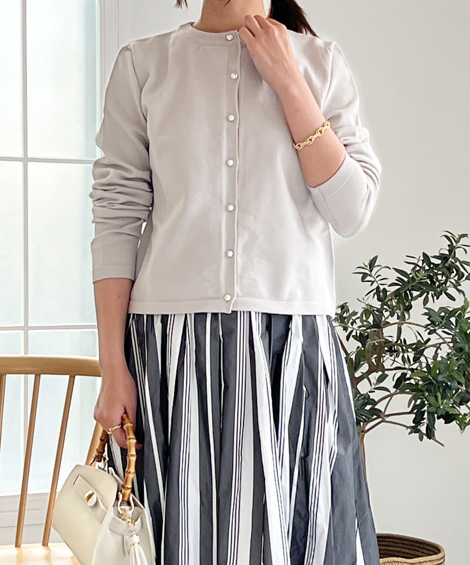 un dix cors(アンディコール) パール釦シンプルニットカーデ