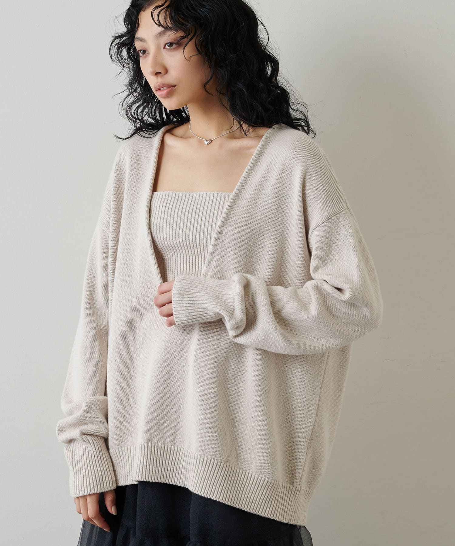 Whim Gazette ウィムガゼットVネックシルクブレンドニット beige