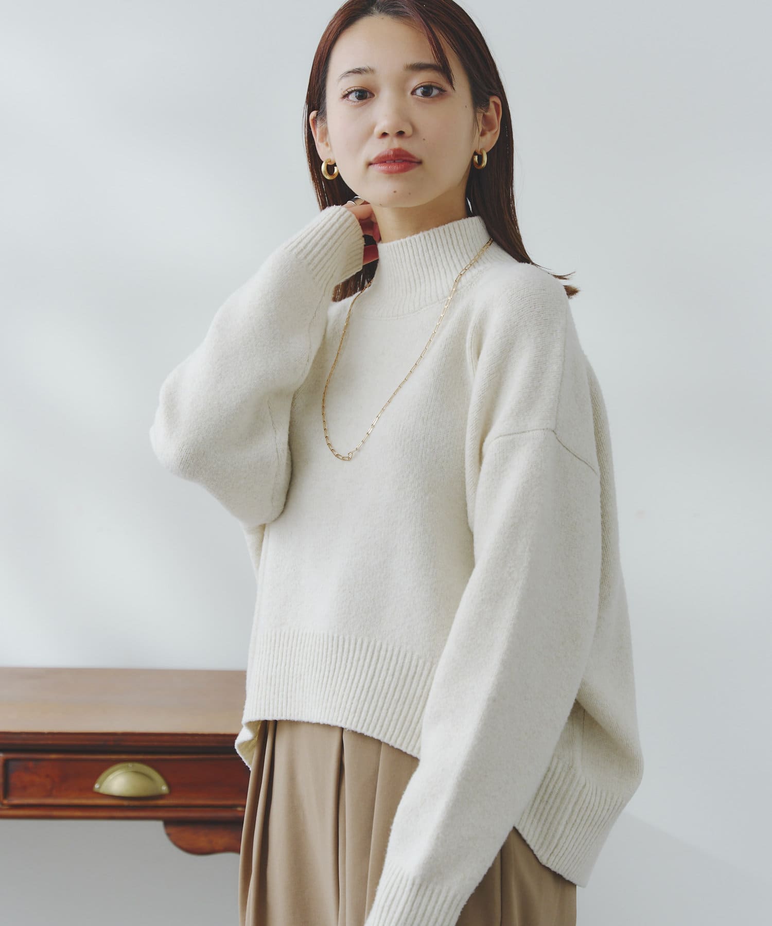 『1年保証』 BACKスリットハイネック前後差プルオーバー | Chez toi(シェトワ トップス