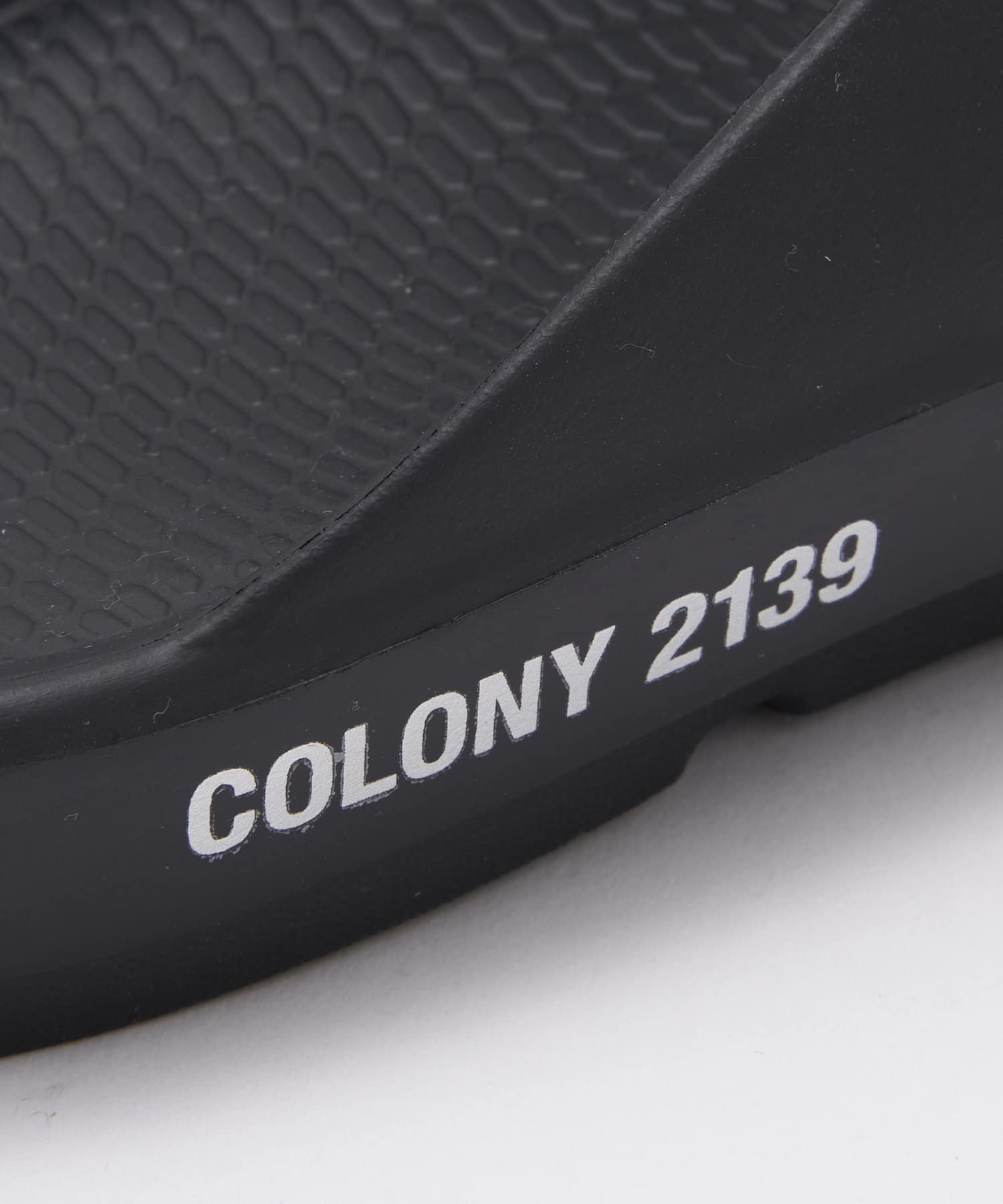 COLONY 2139(コロニー トゥーワンスリーナイン) コンフォートトングサンダル
