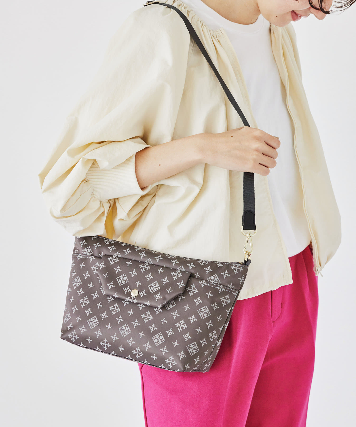 ☆デイリー使いにピッタリ☆ フラップポケットショルダーバッグ