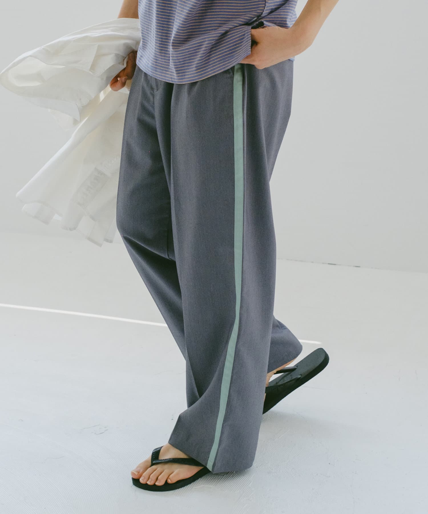 SIDE LINE DRESS PANTS - カジュアルパンツ