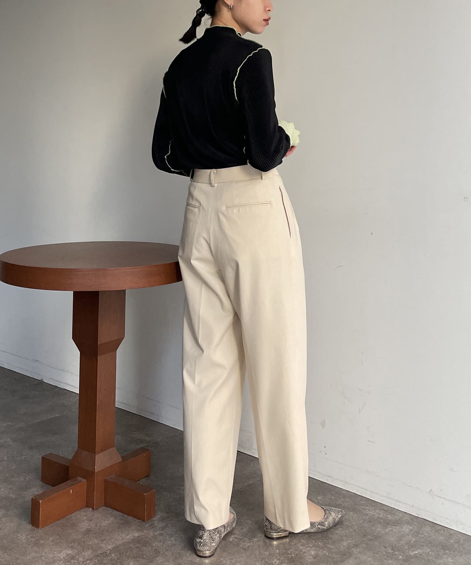 Thevon.(ゼヴォン) 袖先配色プリーツメロープルオーバー２