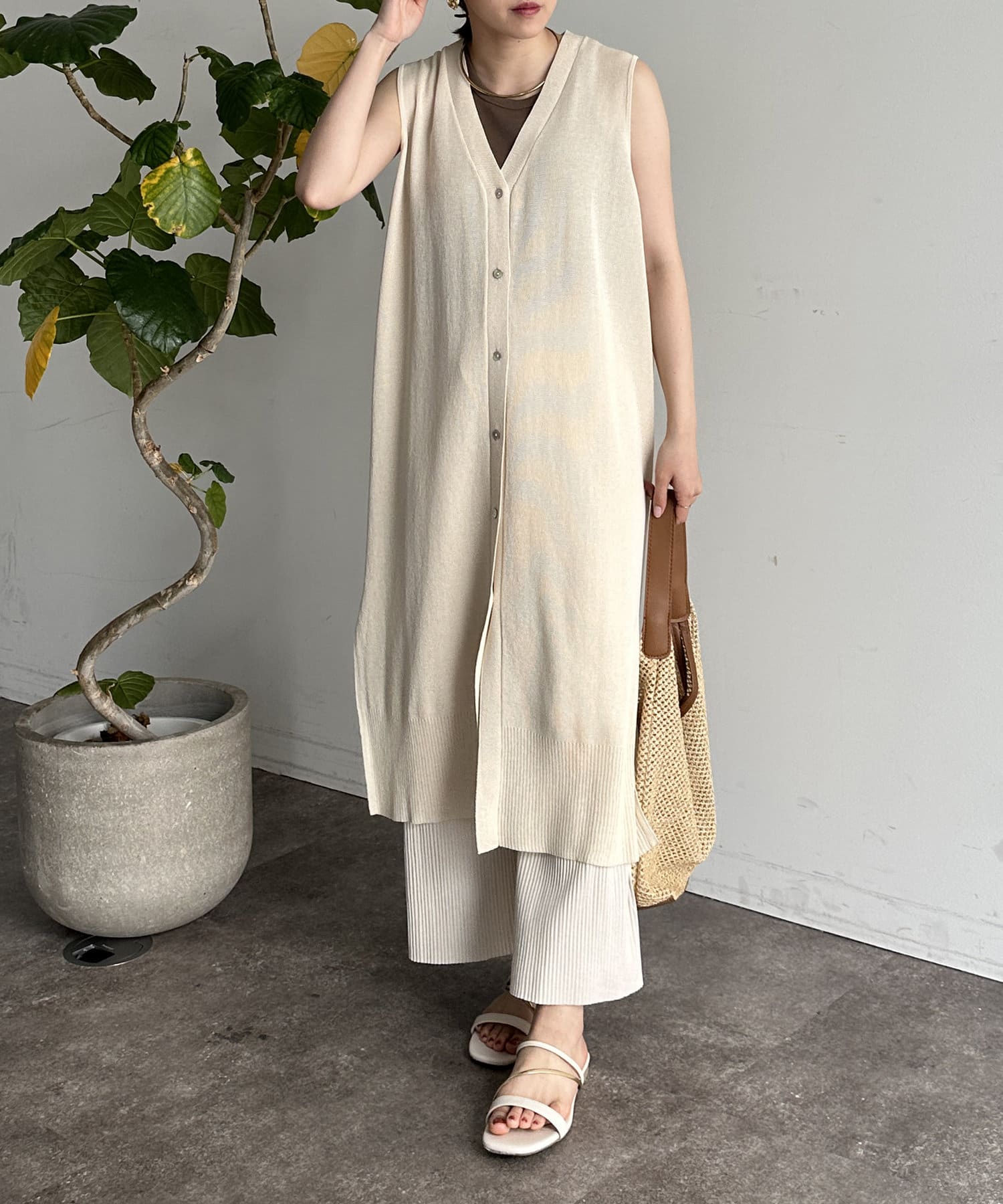 Thevon.(ゼヴォン) Vネックロングニットジレ