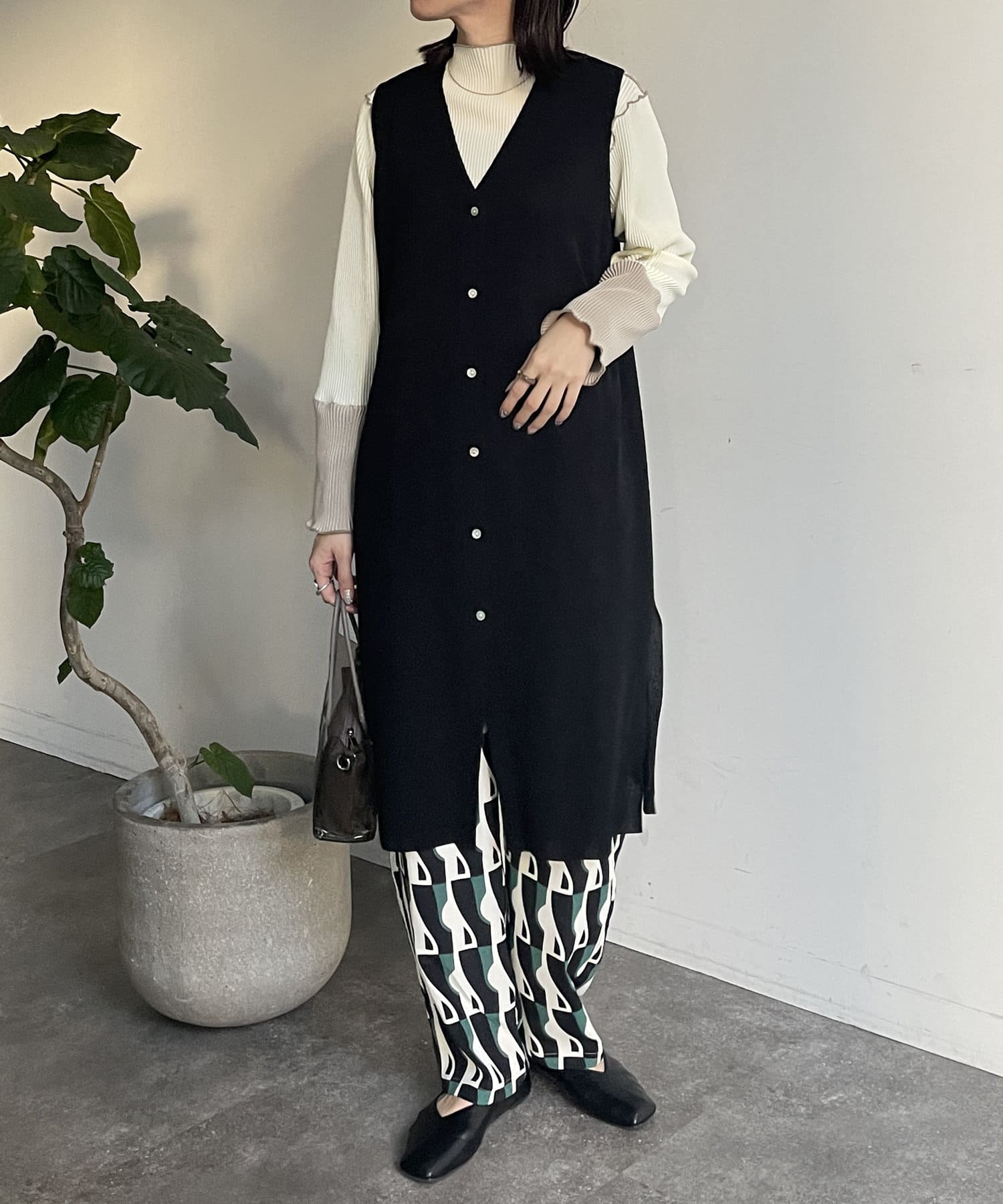 Thevon.(ゼヴォン) Vネックロングニットジレ