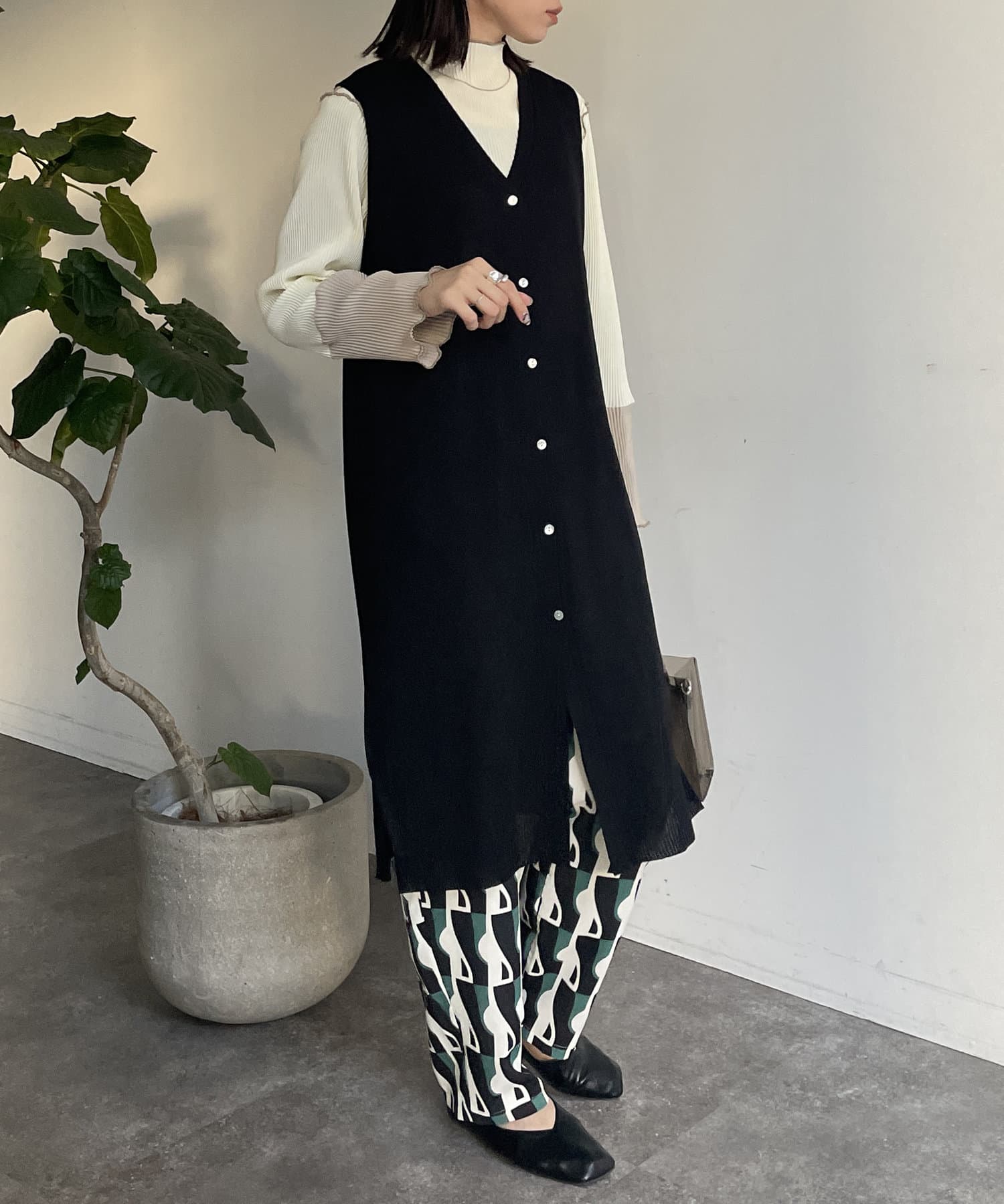 Thevon.(ゼヴォン) Vネックロングニットジレ