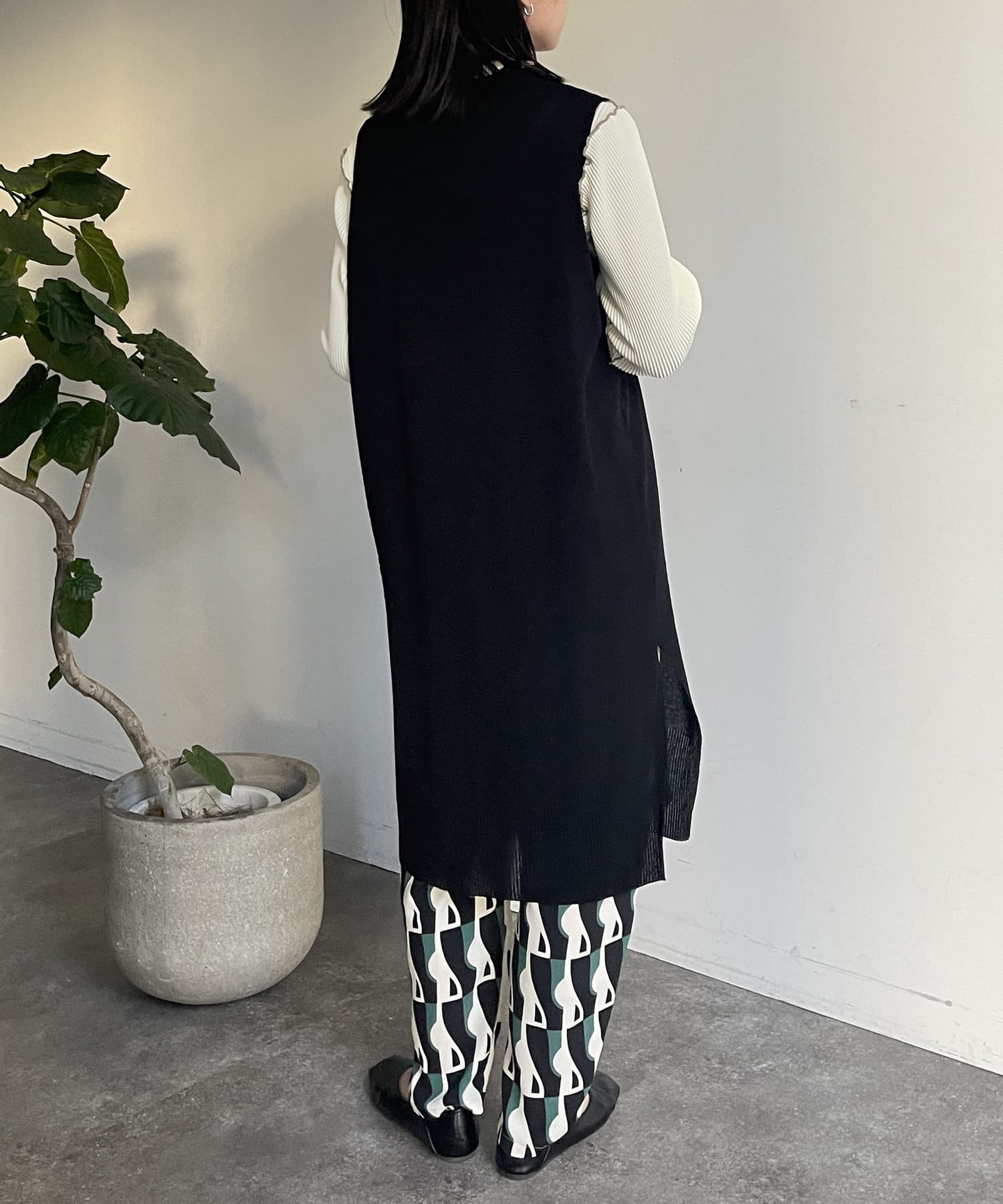 Thevon.(ゼヴォン) Vネックロングニットジレ