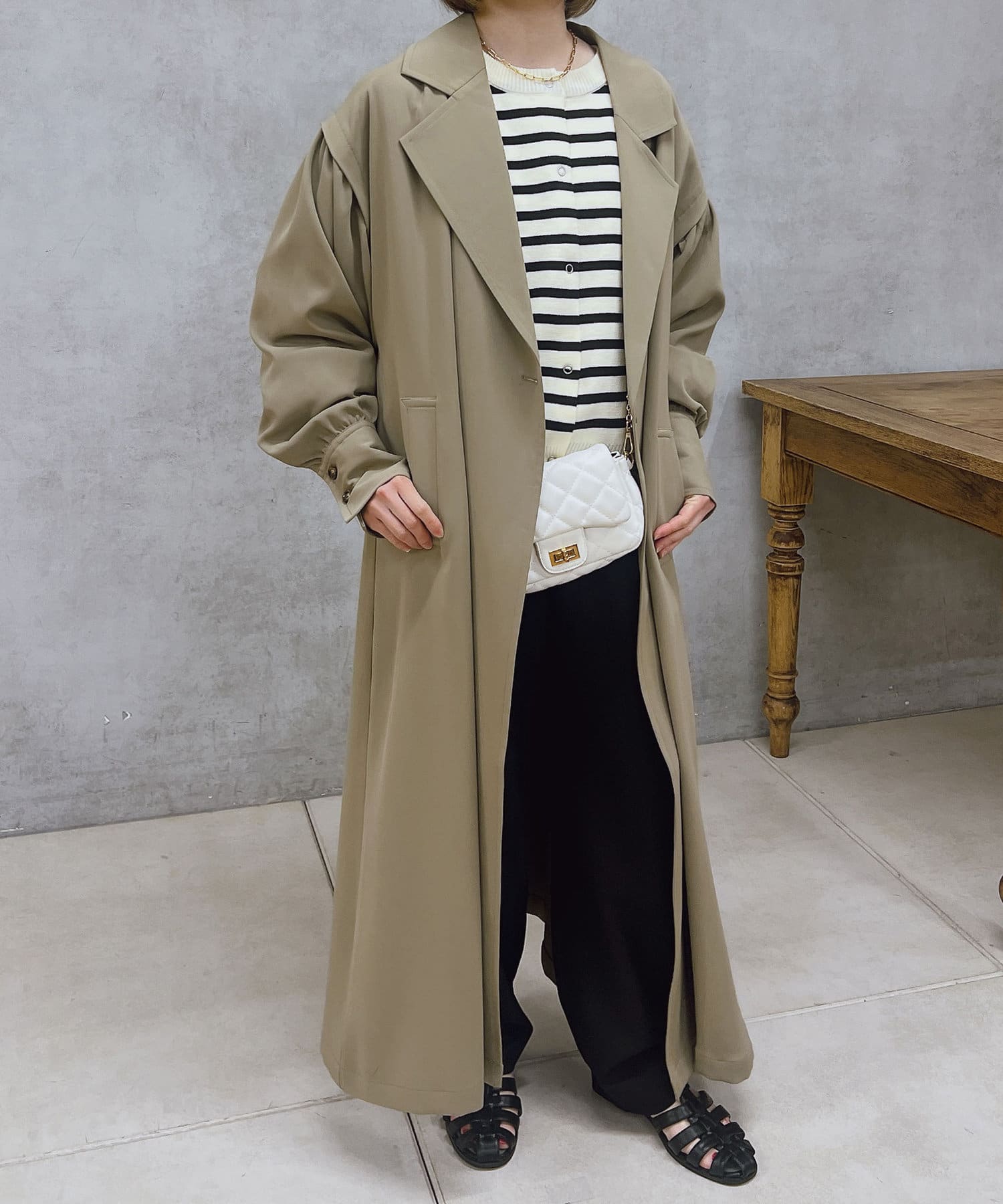 un dix cors(アンディコール) 袖ボリュームフレアートレンチコート