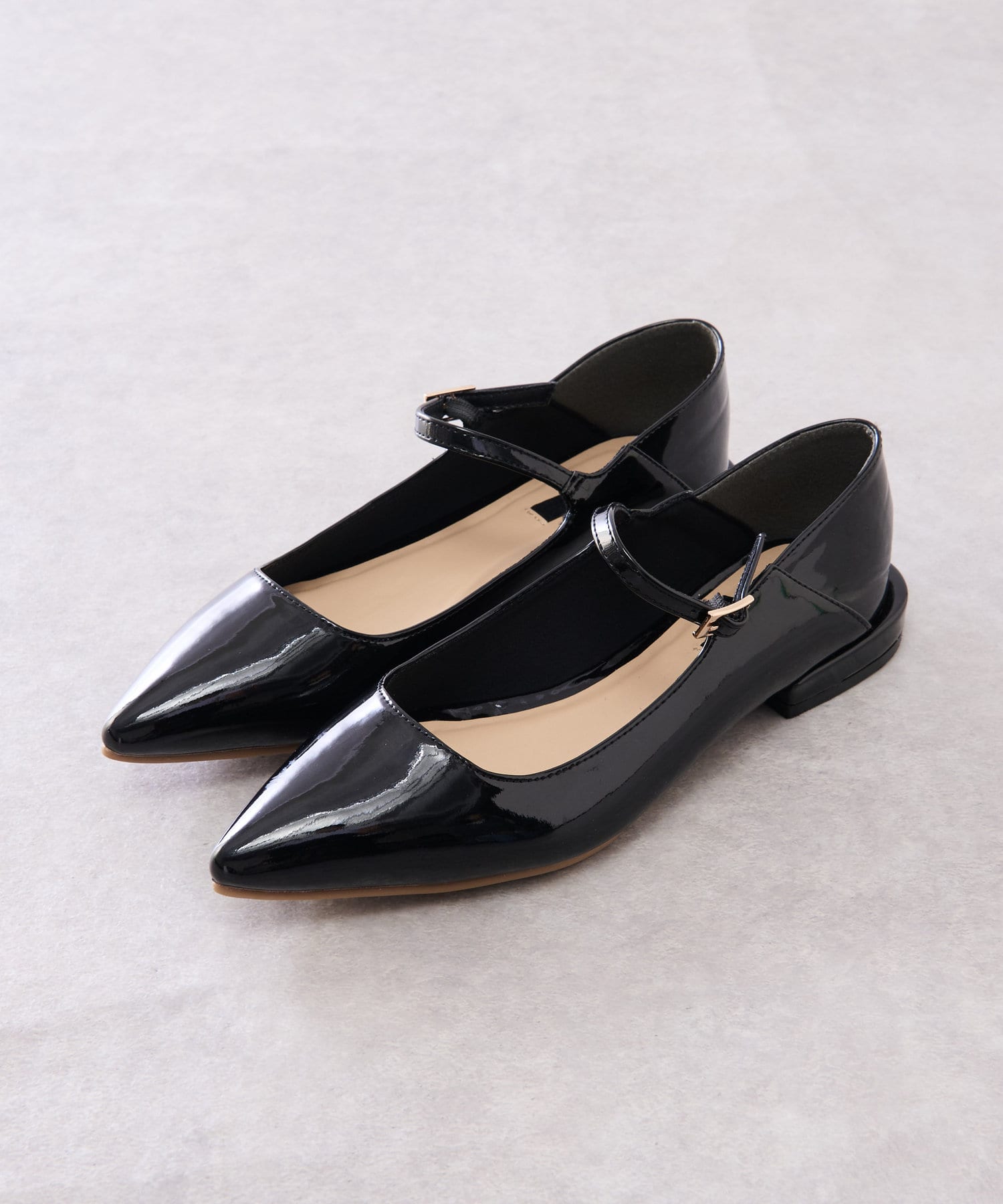 un dix cors(アンディコール) 【EVOL（イーボル）】ストラップフラットパンプス