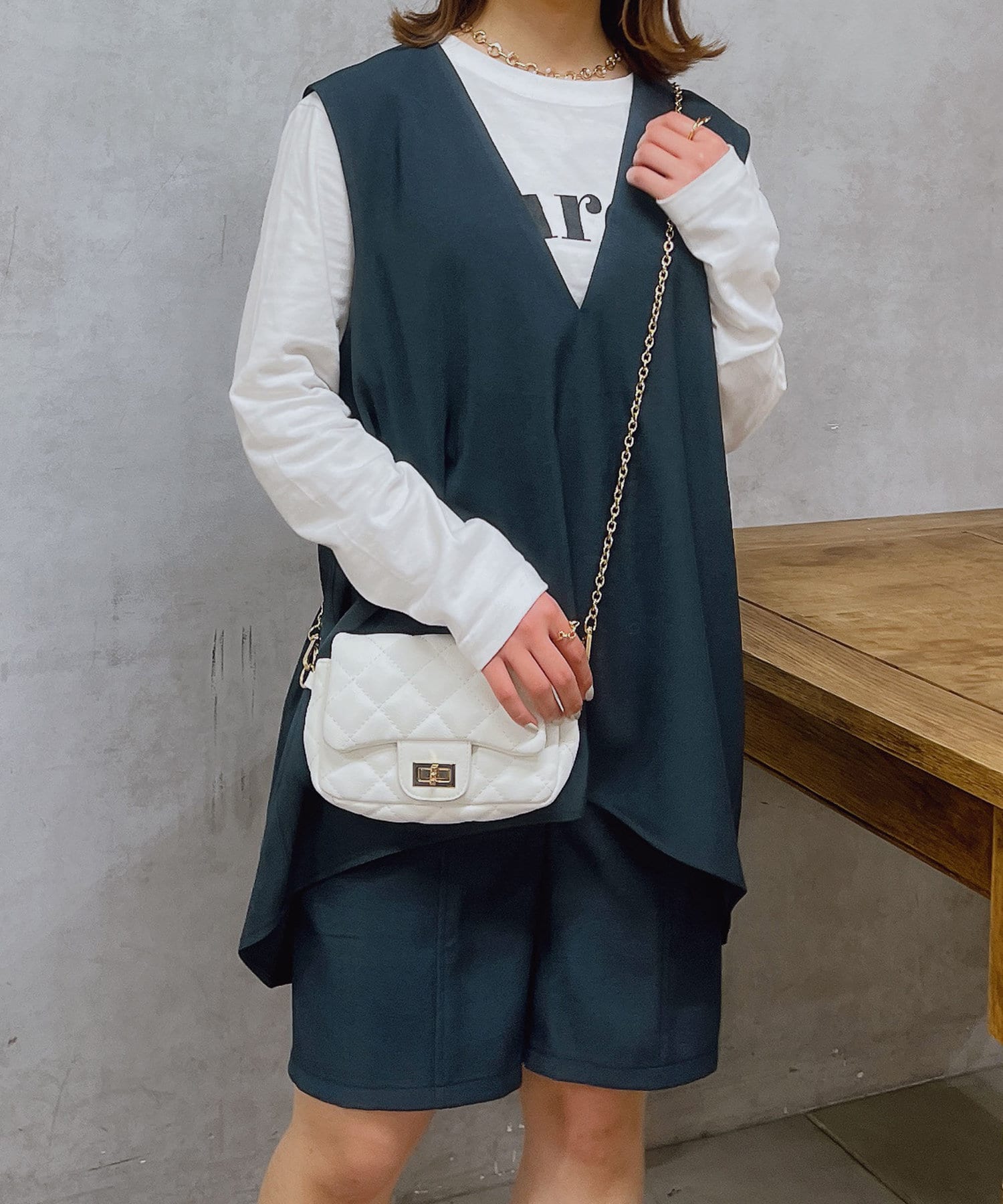 un dix cors(アンディコール) 肩タック深Vベスト