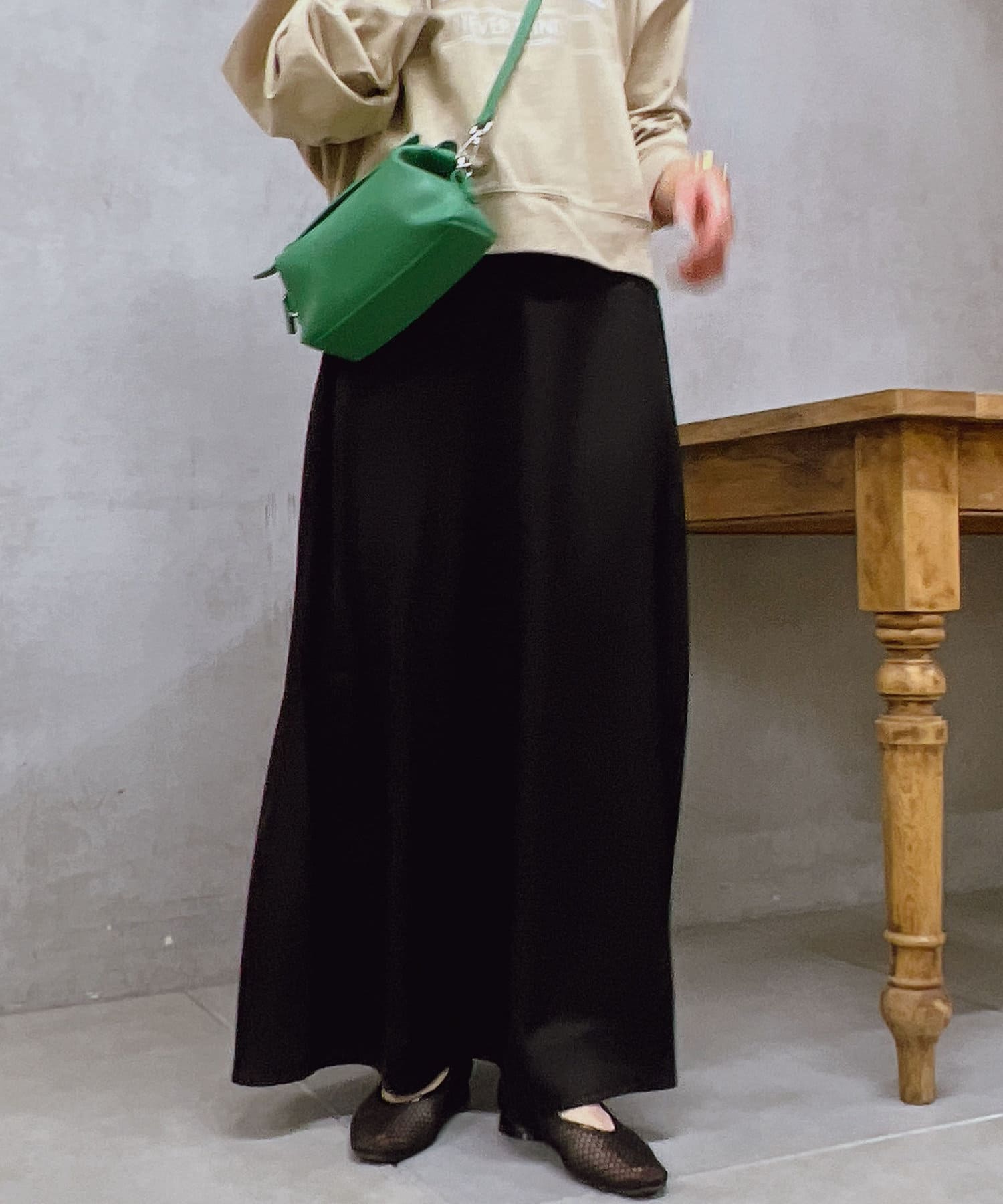 un dix cors(アンディコール) サテンセミフレアスカート