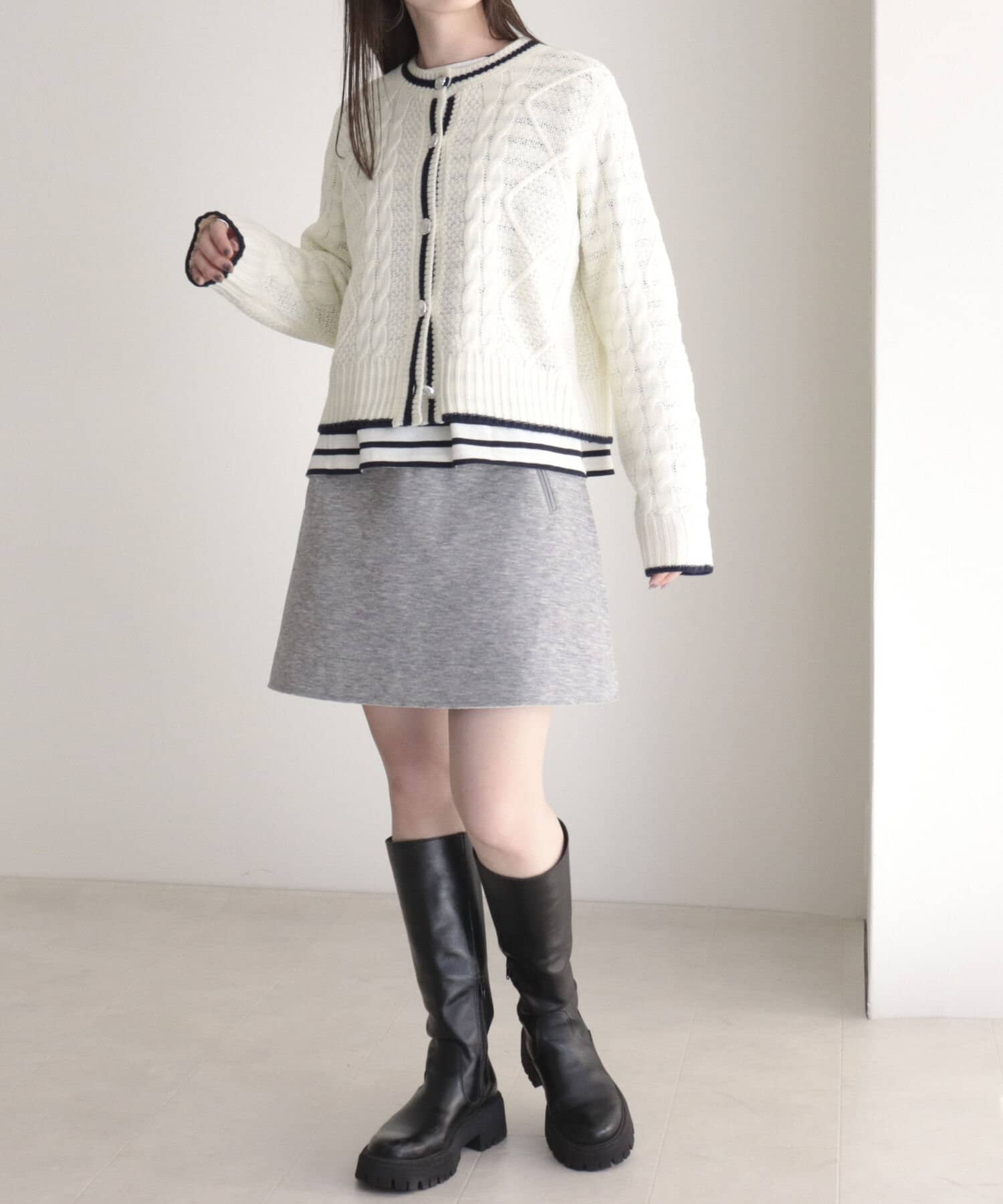 ケーブル柄編みバイカラークルーネックカーディガン | FREDY & GLOSTER