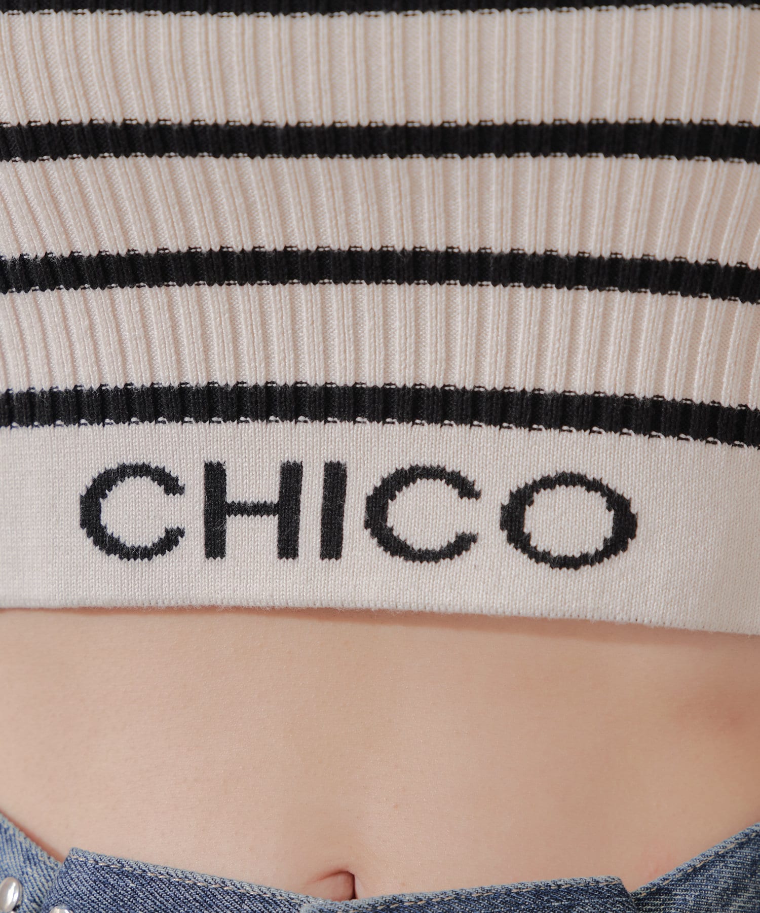 Chico(チコ) 裾ロゴクロップドタンクトップ