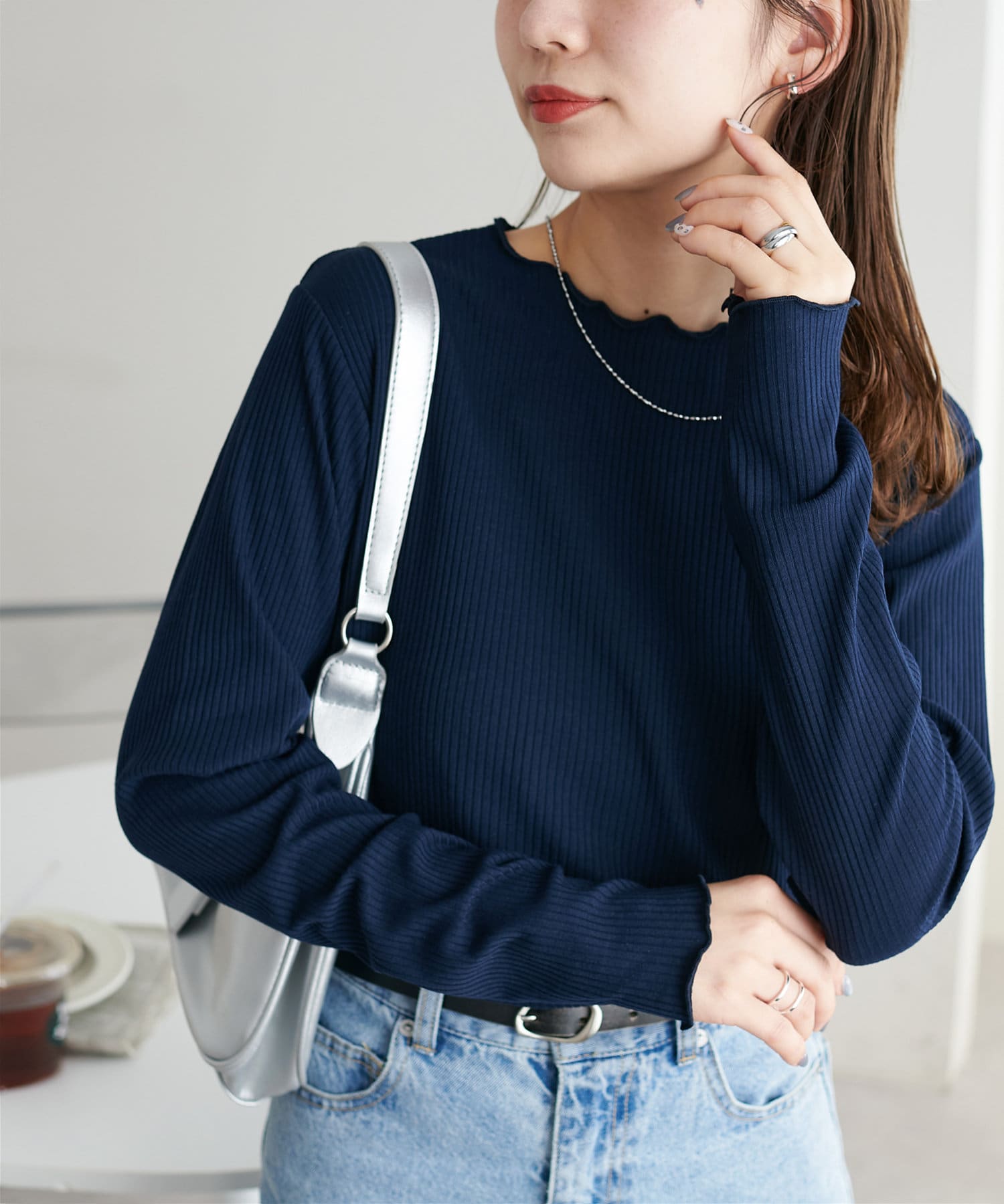 DISCOAT ONLINE LIMITED ITEM新色登場！インナーやレイヤードにも重宝するロングスリーブ。前後2WAY仕様で、雰囲気を変えた着こなしが叶うロングスリーブ。程よくコンパクトなサイズ