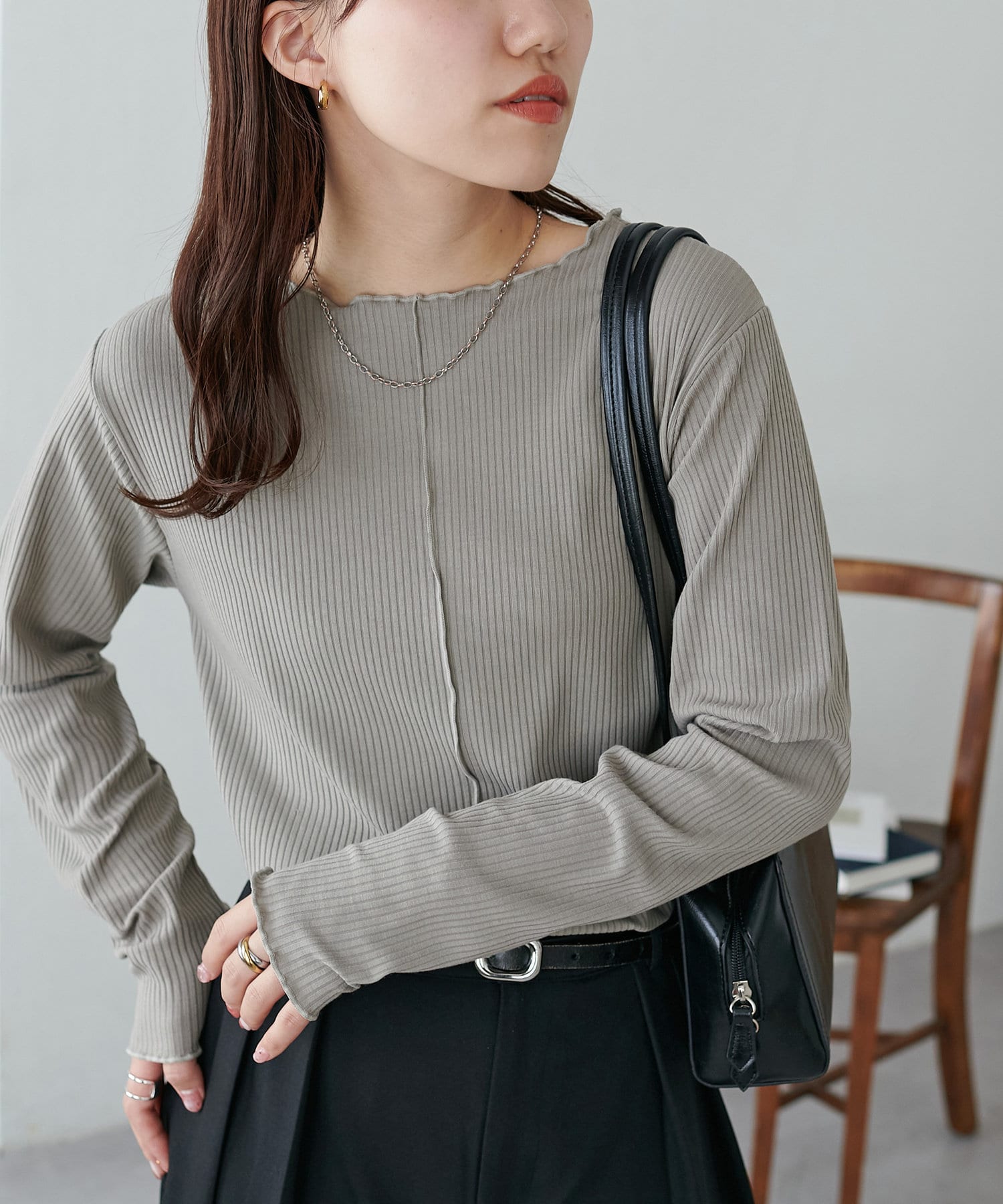 DISCOAT ONLINE LIMITED ITEM新色登場！インナーやレイヤードにも重宝するロングスリーブ●デザイン前後2WAY仕様で、雰囲気を変えた着こなしが叶うロングスリーブ。程よくコンパクト