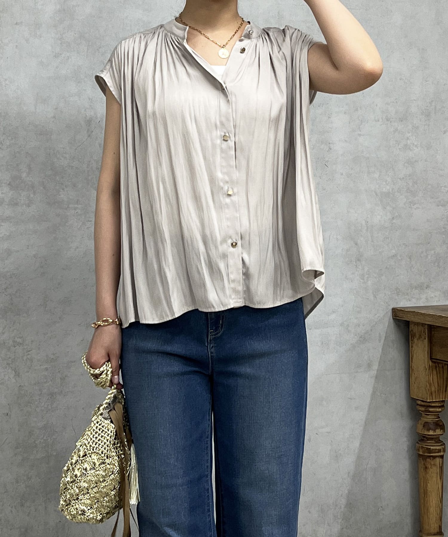 un dix cors(アンディコール) シルキーサテンギャザーブラウス