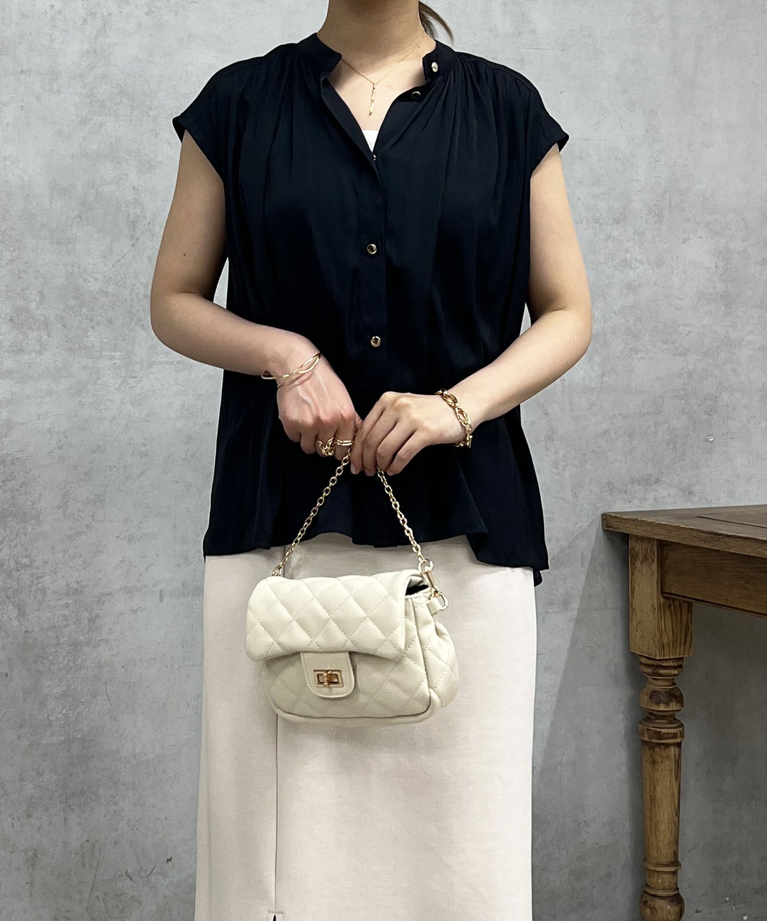 un dix cors(アンディコール) シルキーサテンギャザーブラウス