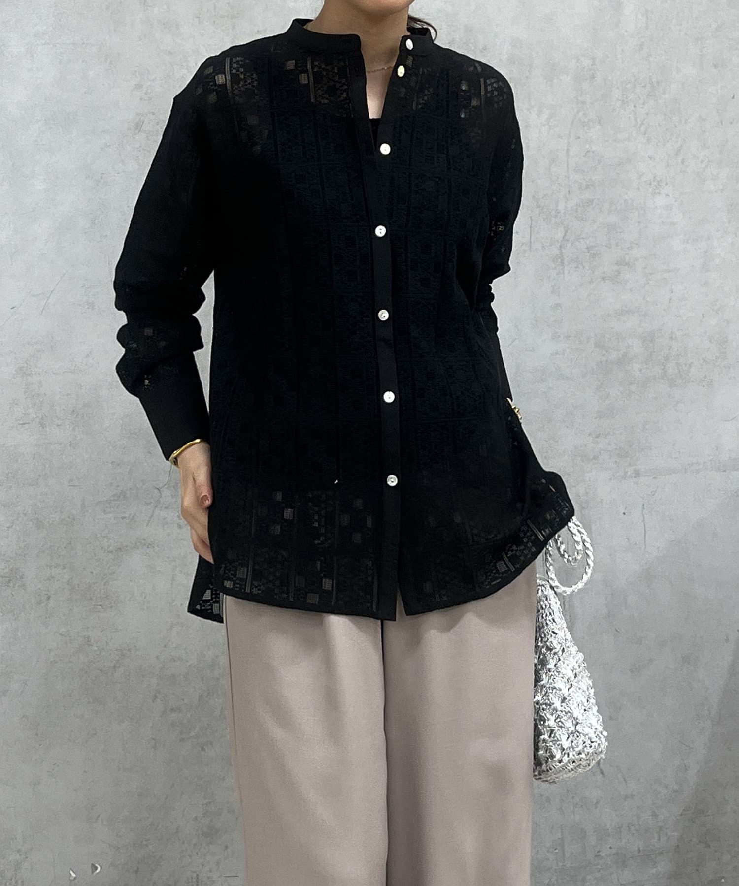 un dix cors(アンディコール) 【大人のガーリー】貝釦レースブラウス