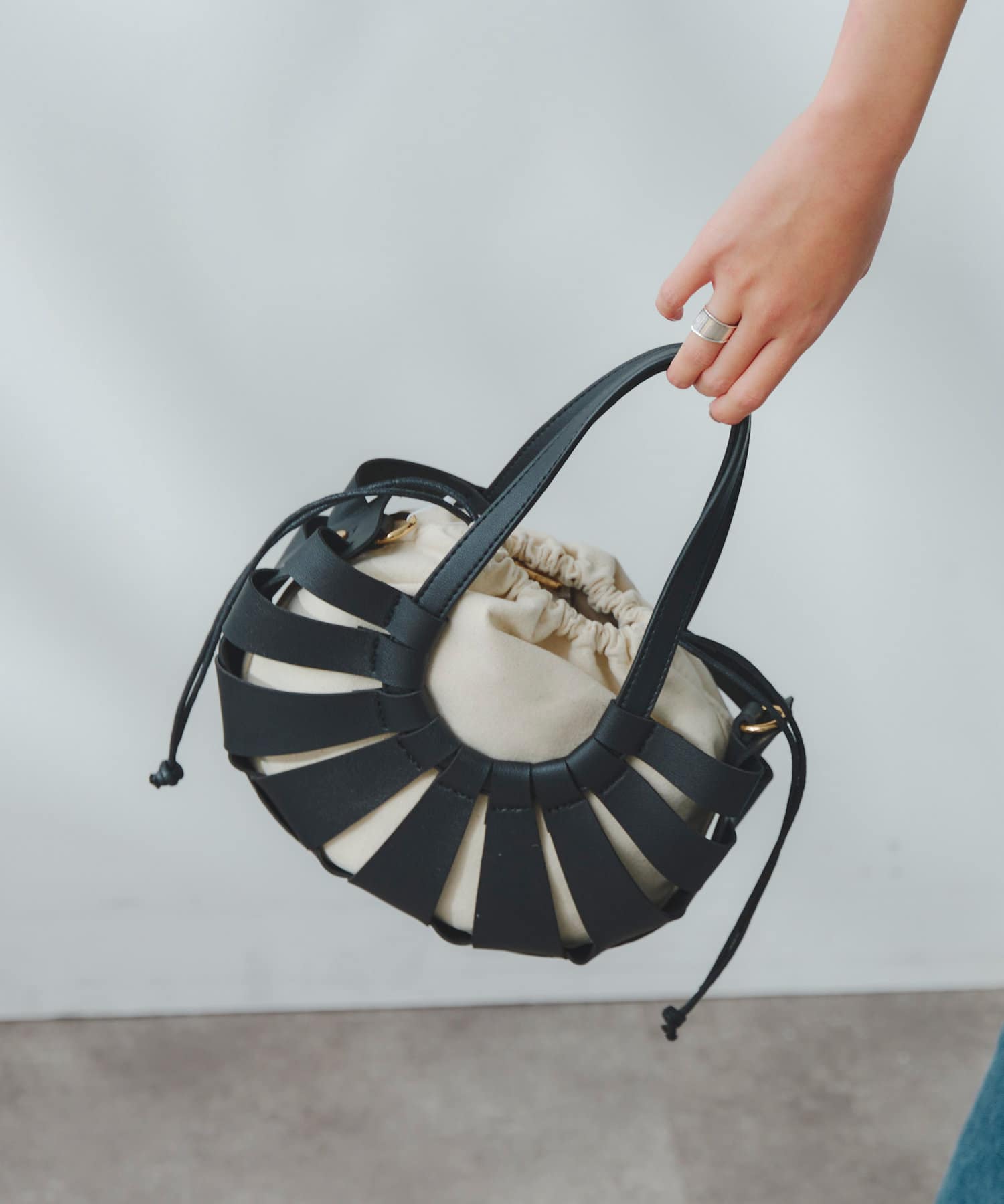 Chez toi(シェトワ) フェイクレザーラウンド編みBAG