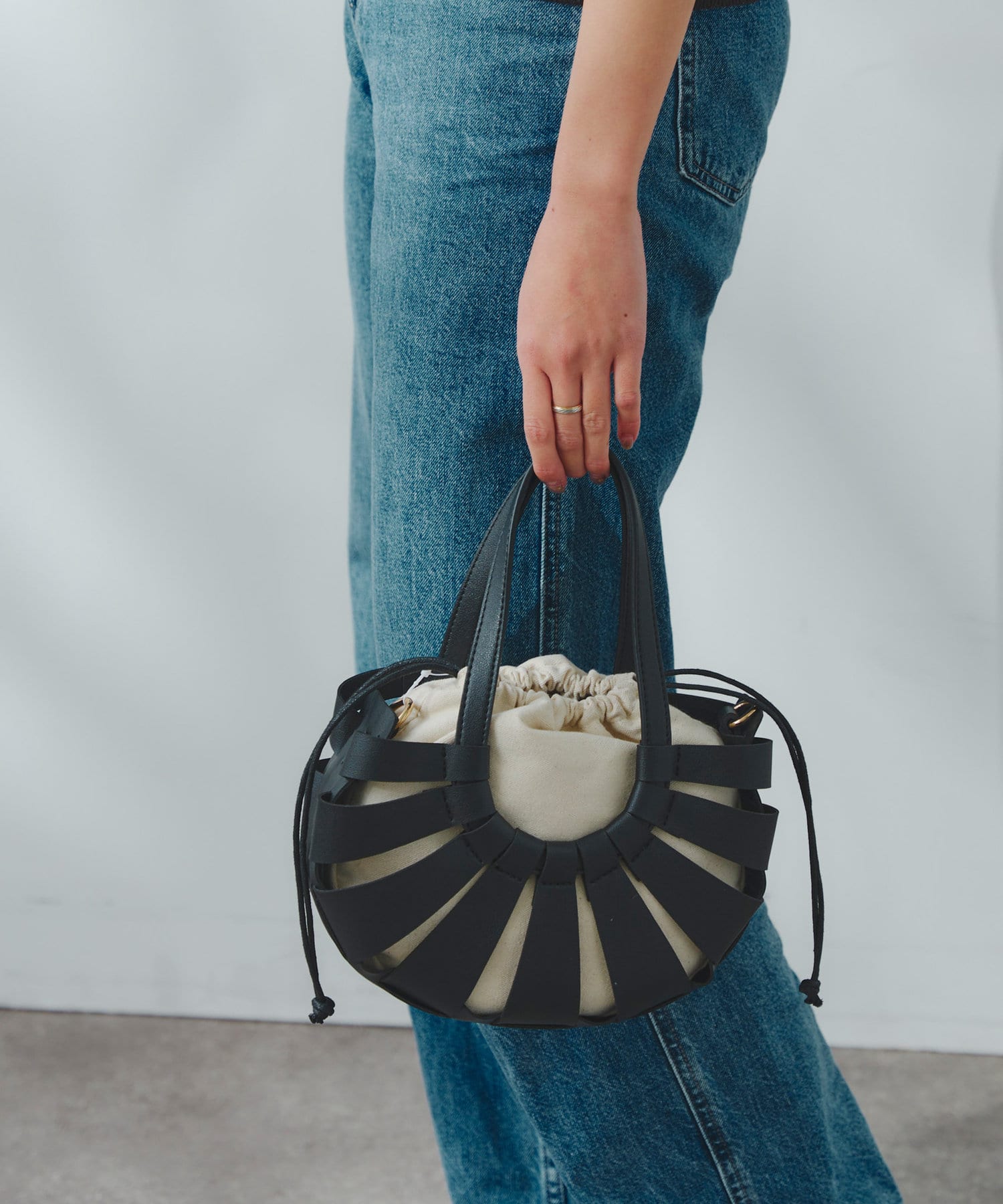 Chez toi(シェトワ) フェイクレザーラウンド編みBAG