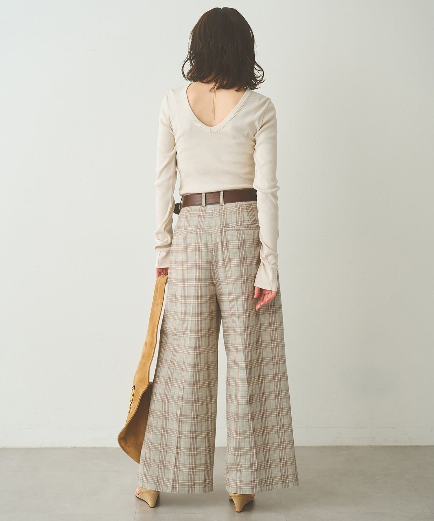 Whim Gazette(ウィム ガゼット) Vバックシャンテレコカットソー