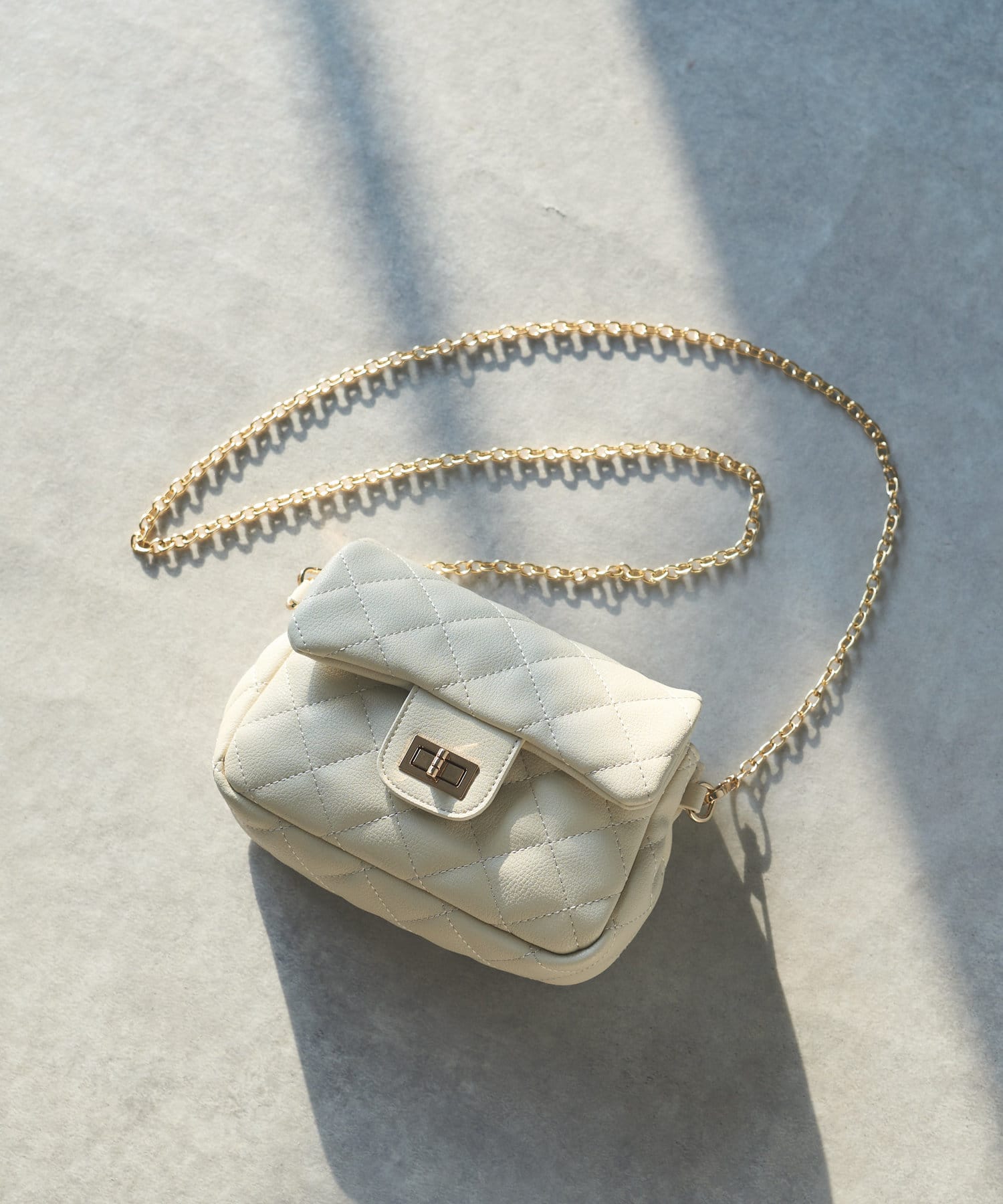 un dix cors(アンディコール) NEWチェーンキルティングバッグ