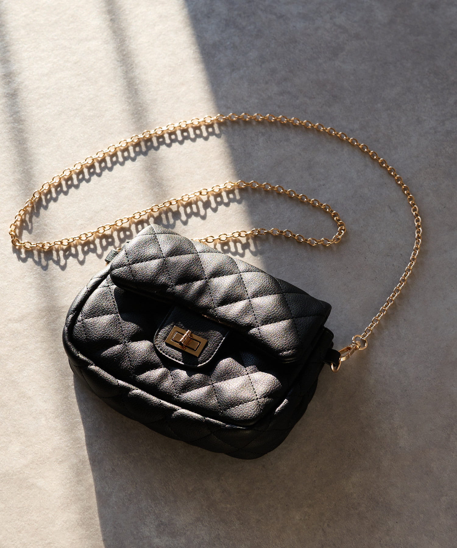 un dix cors(アンディコール) NEWチェーンキルティングバッグ