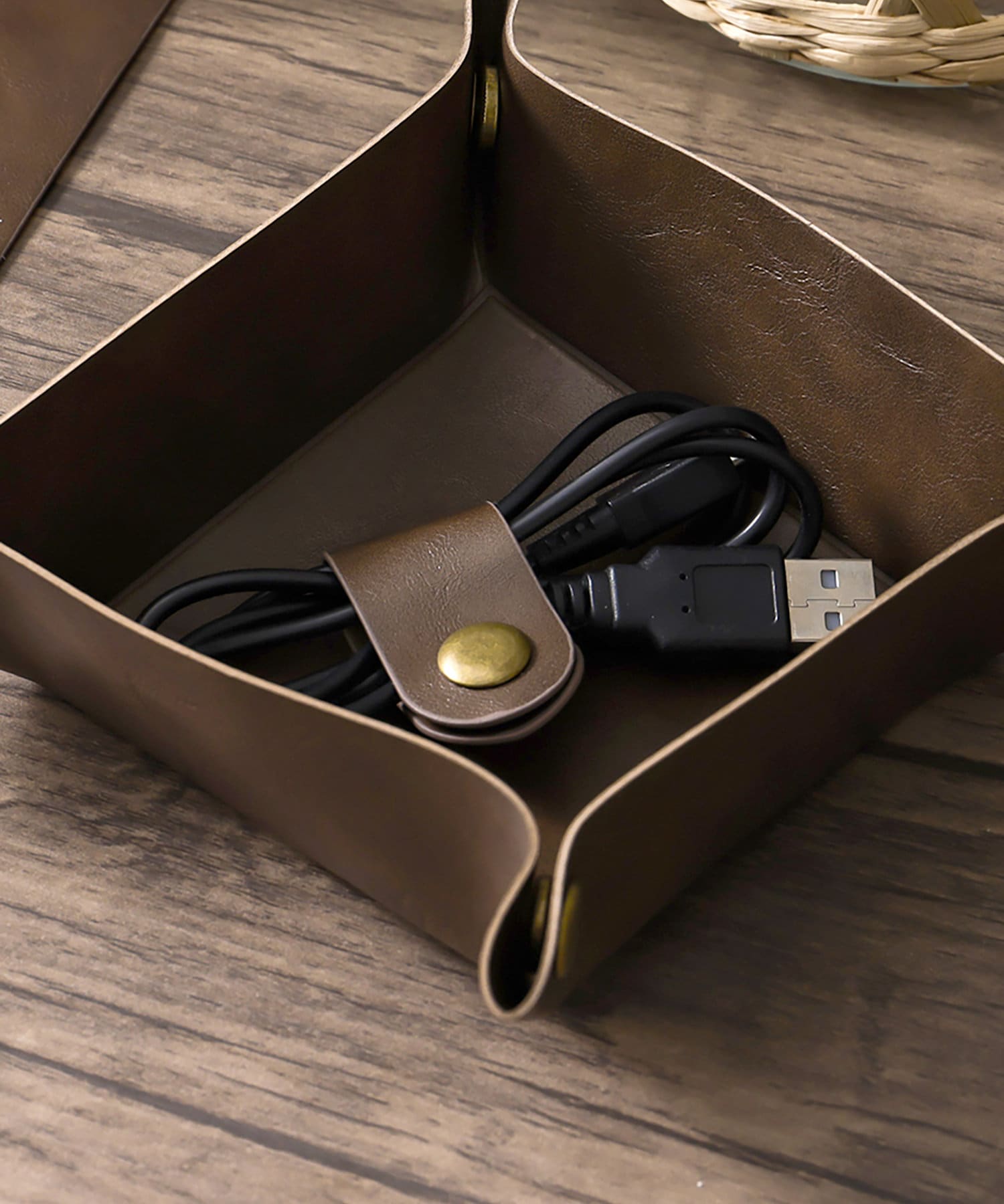 salut!(サリュ) フェイクレザーコード収納