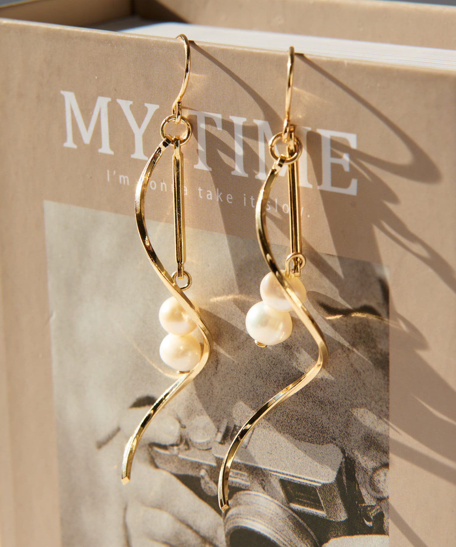 un dix cors(アンディコール) ウェーブパールピアス